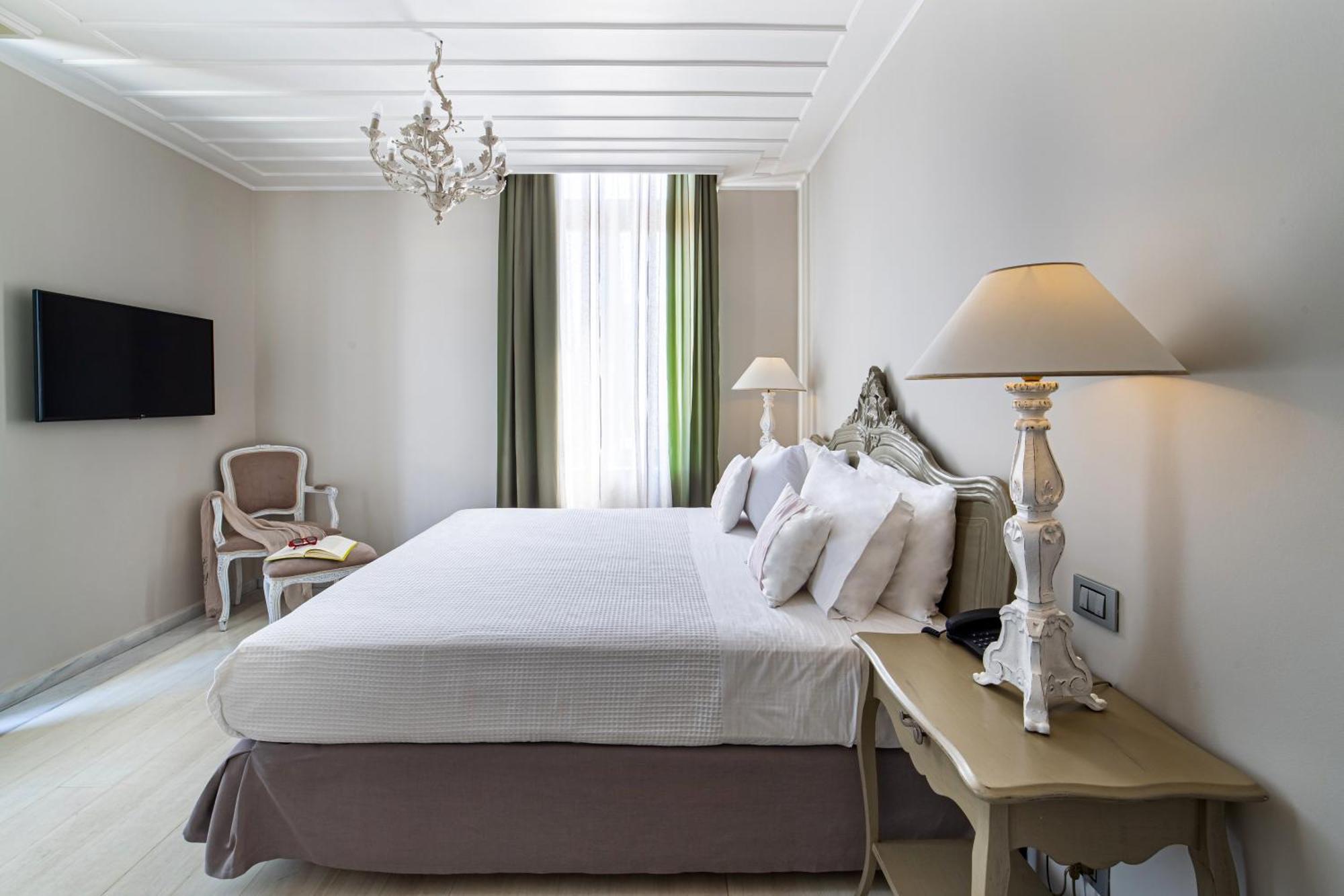Hotel Micra Anglia Boutique & Andros Town