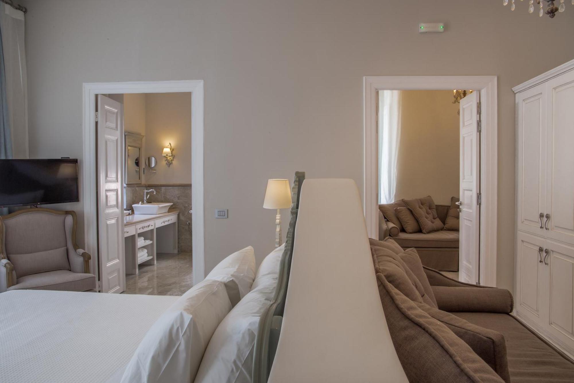 Micra Anglia Boutique & 5* Andros Town