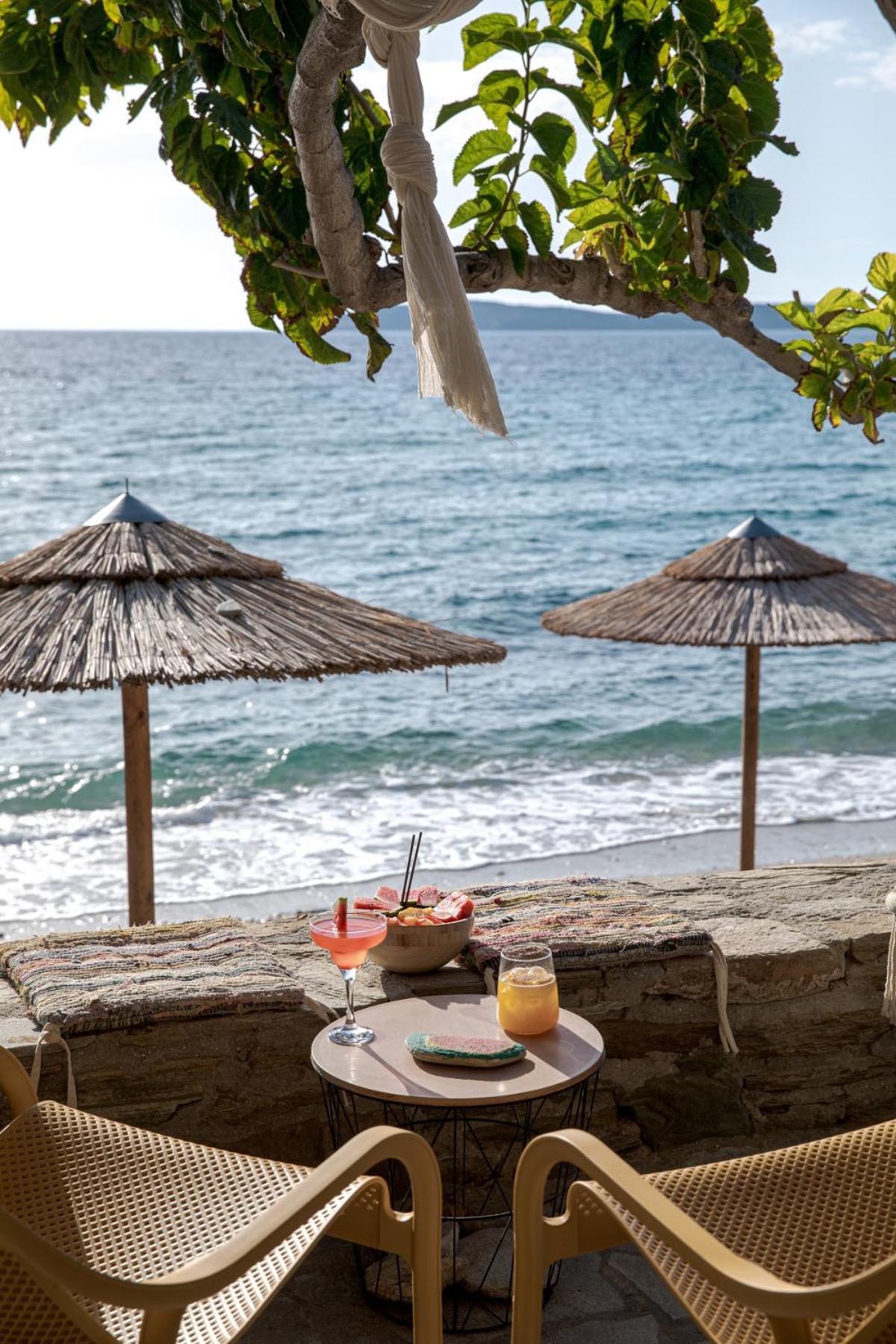Aneroussa 3* Batsi (Andros)
