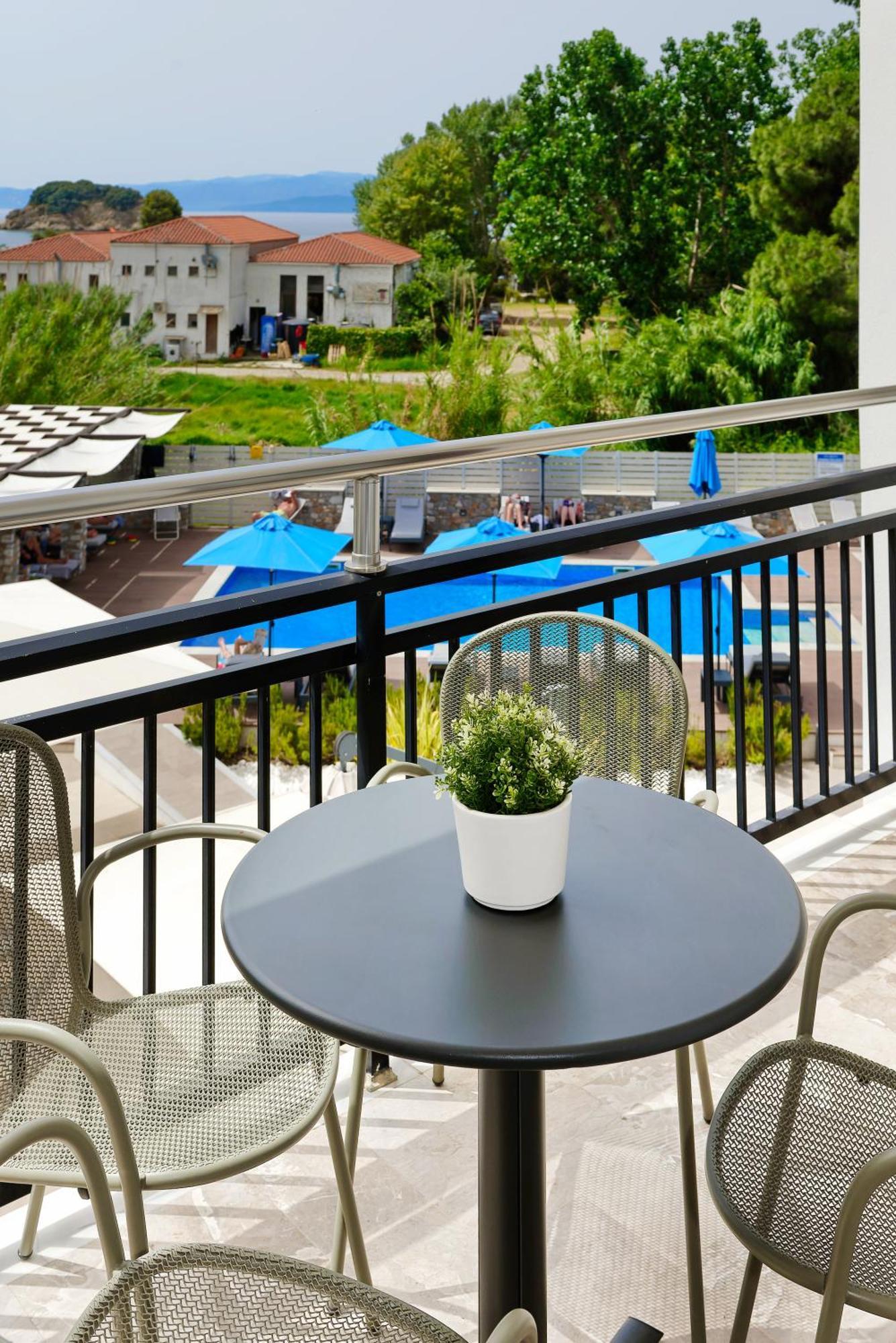 Korali Aparthotel 2*
