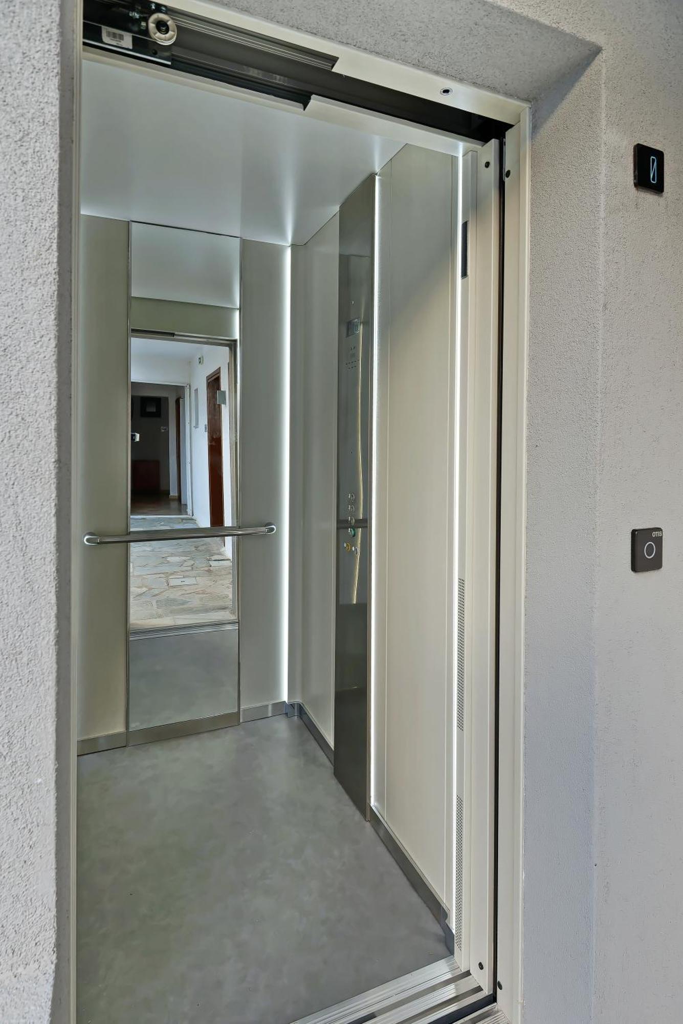 Korali Aparthotel 2*