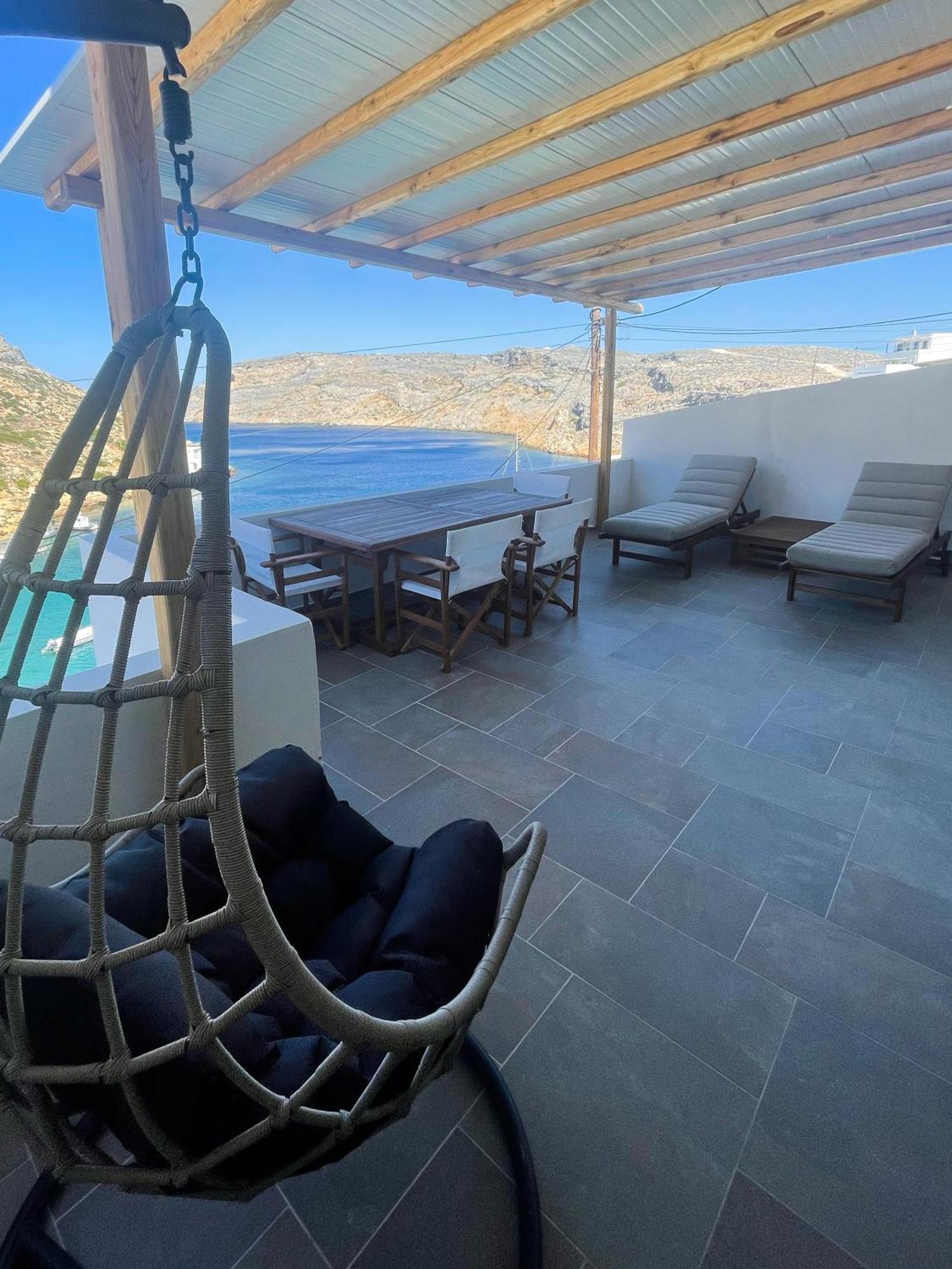 Droufakos' - Beachfront Lux 2bd Apt. W. Views *