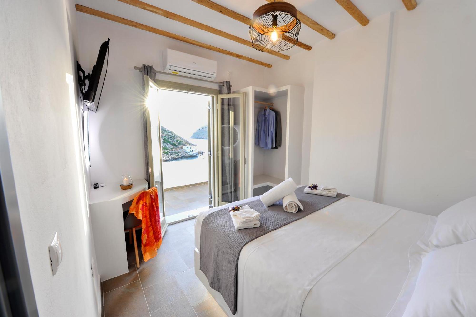 Droufakos' - Beachfront Lux 2bd Apt. W. Views Apartment