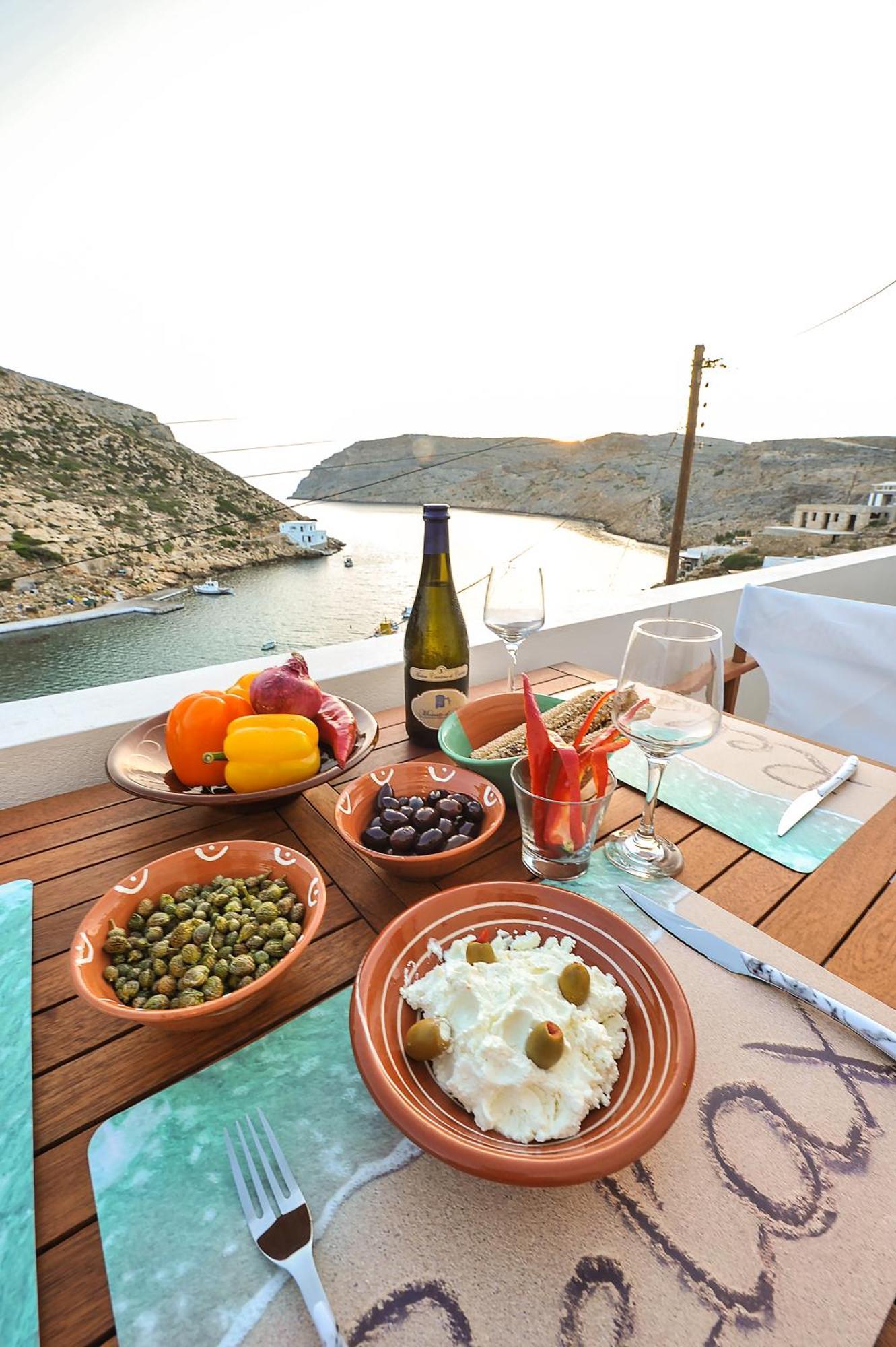 Droufakos' - Beachfront Lux 2bd Apt. W. Views Apartment *