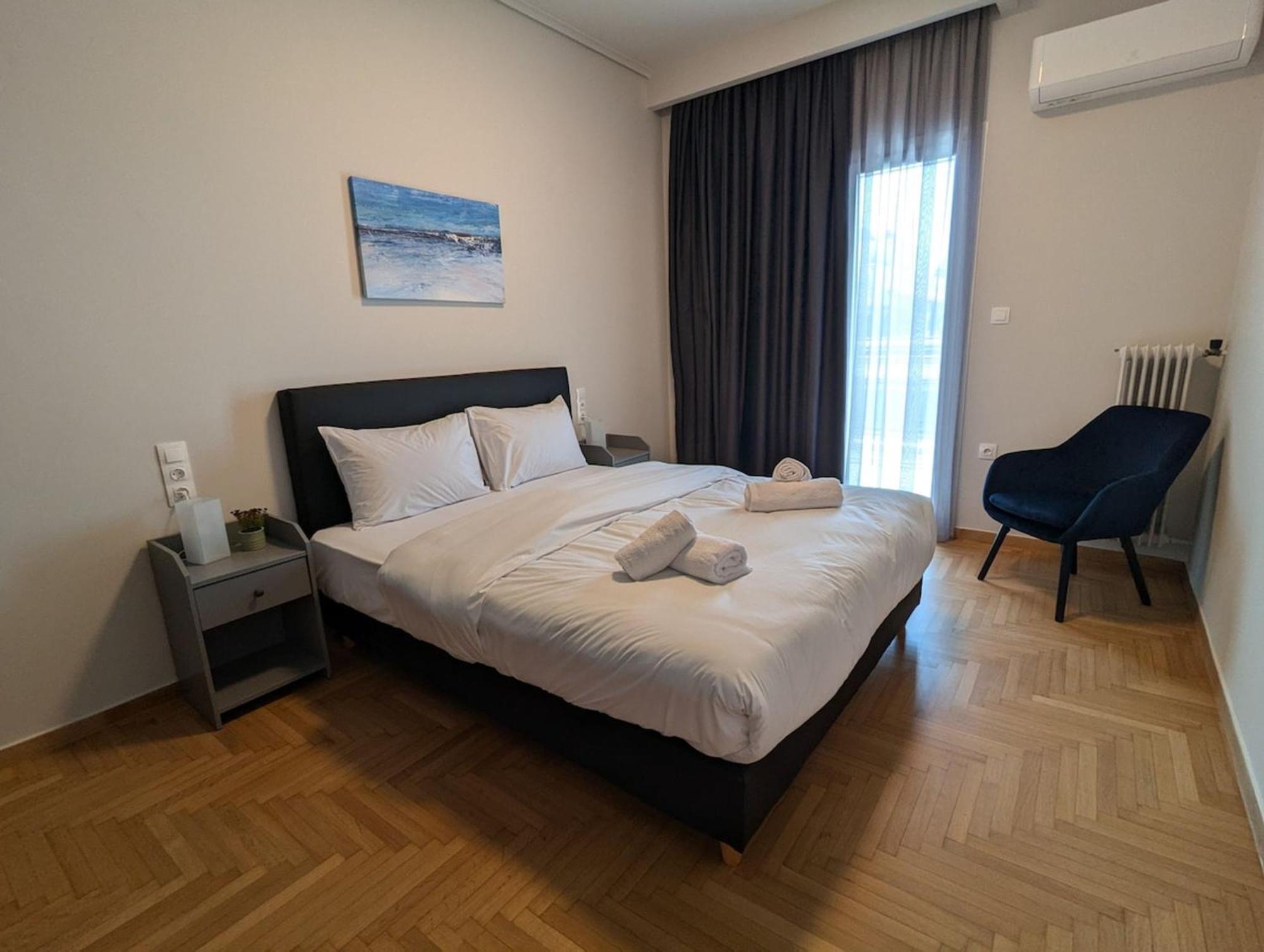 Spacious Seaside Flat At Alimos *