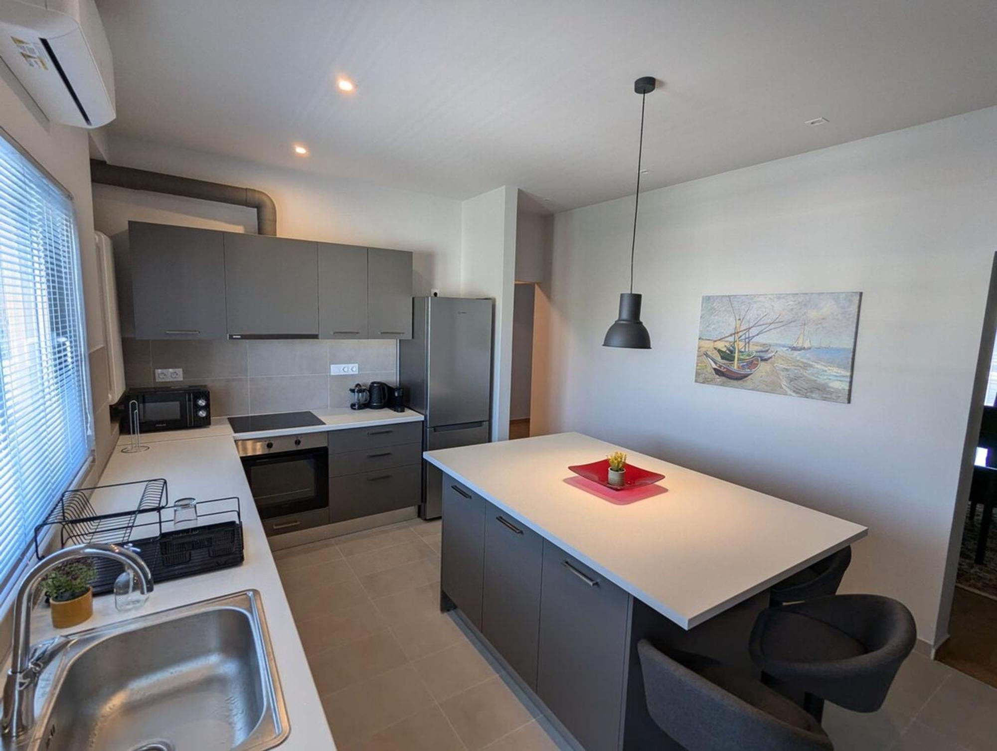 Spacious Seaside Flat At Alimos Apartment