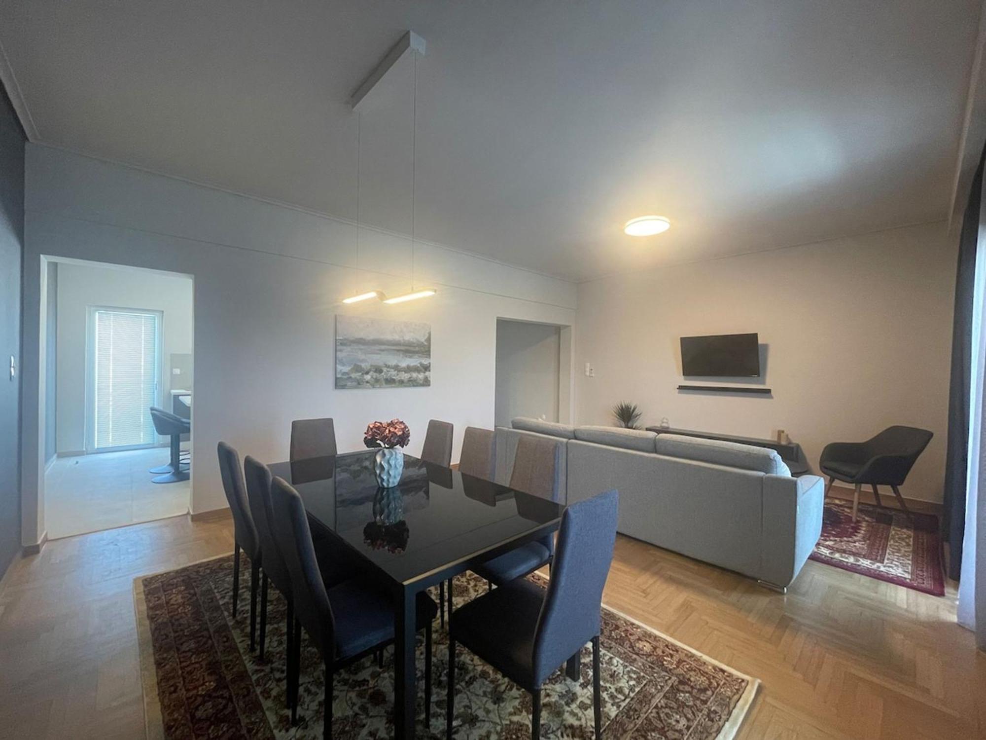 Spacious Seaside Flat At Alimos Athens