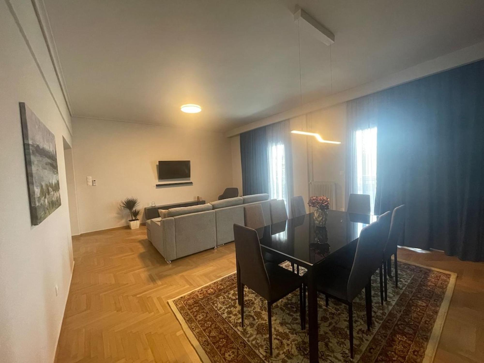 Spacious Seaside Flat At Alimos Athens