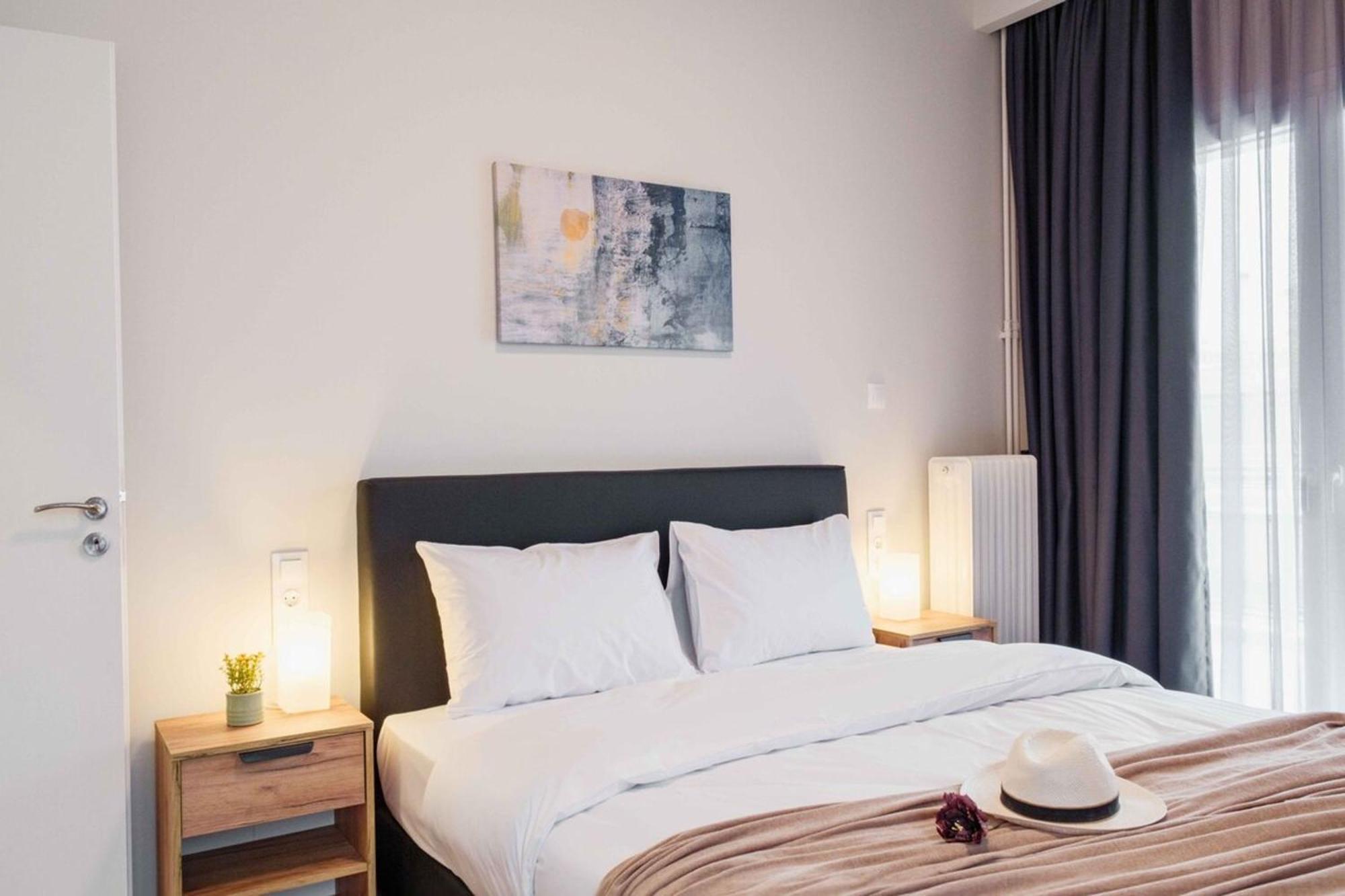 Spacious Seaside Flat At Alimos Apartment *