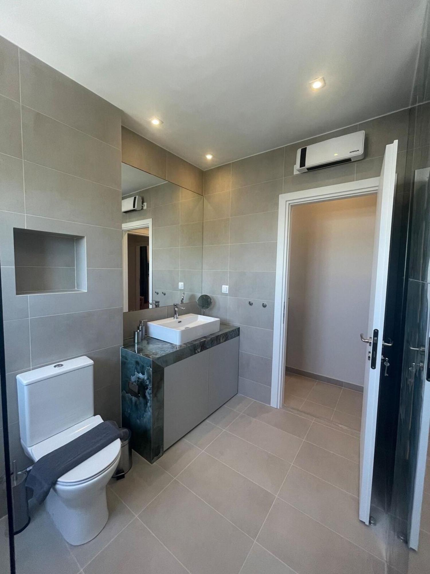 Spacious Seaside Flat At Alimos * Athens