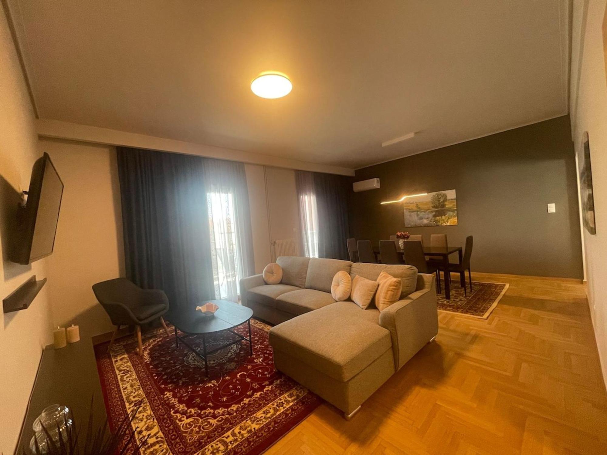 Spacious Seaside Flat At Alimos Apartment *