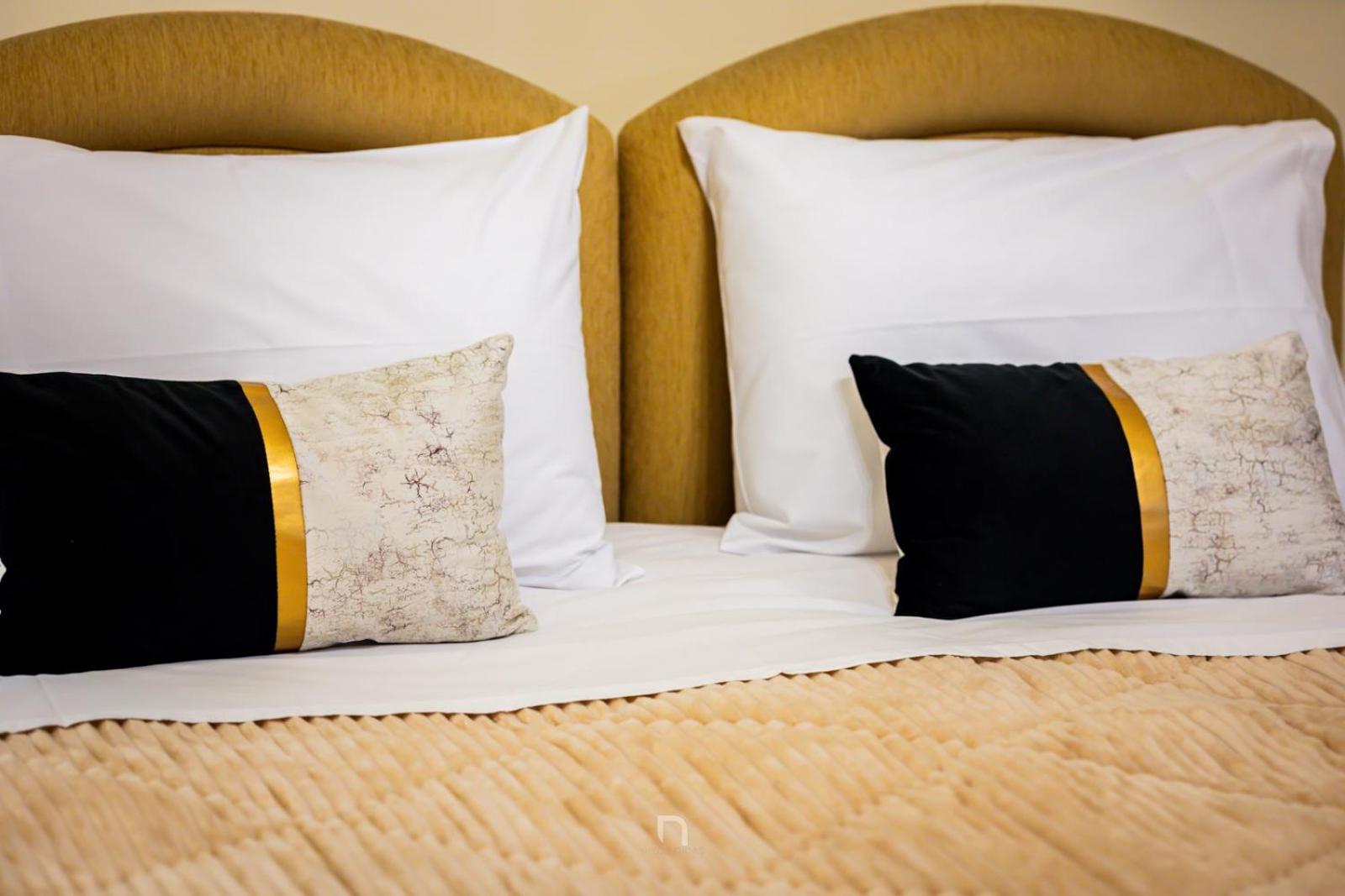 Hotel Enastron *
