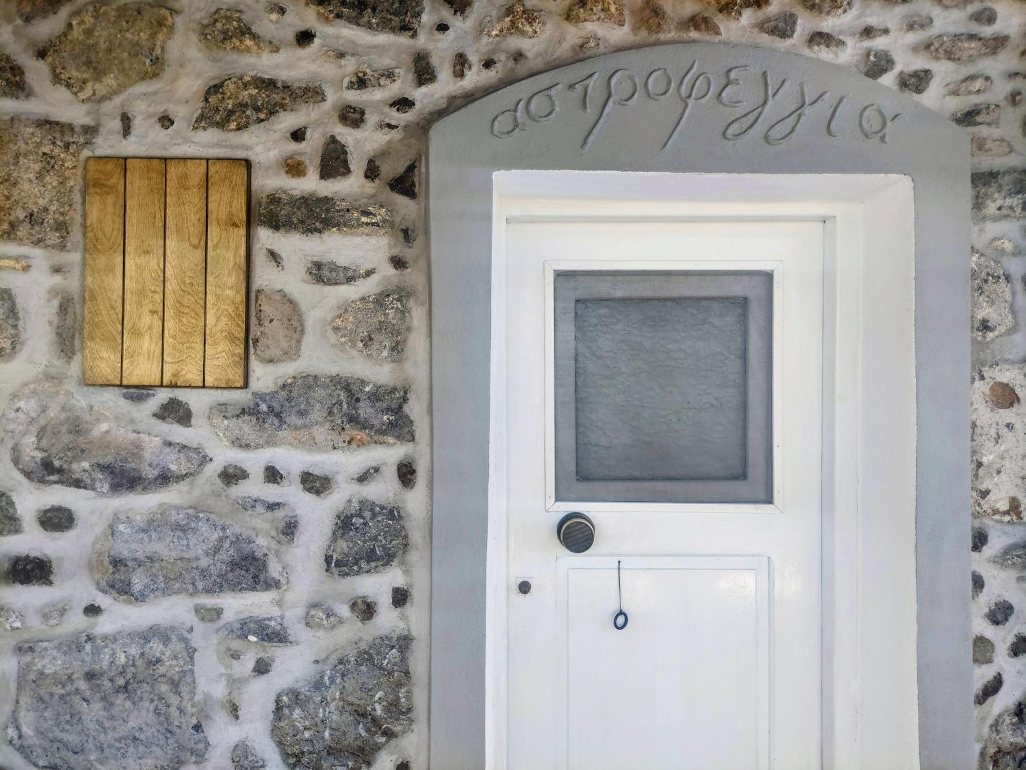 «astrofeggia» A Private Stone House Nature-seaview