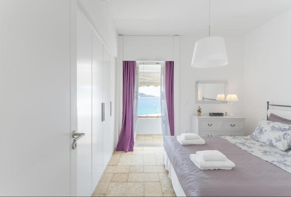 Apartment Bay Watch Close To The Airport At *