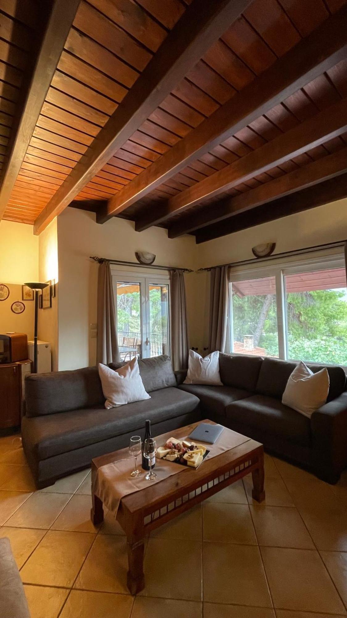 Manos' Traditional Maisonette