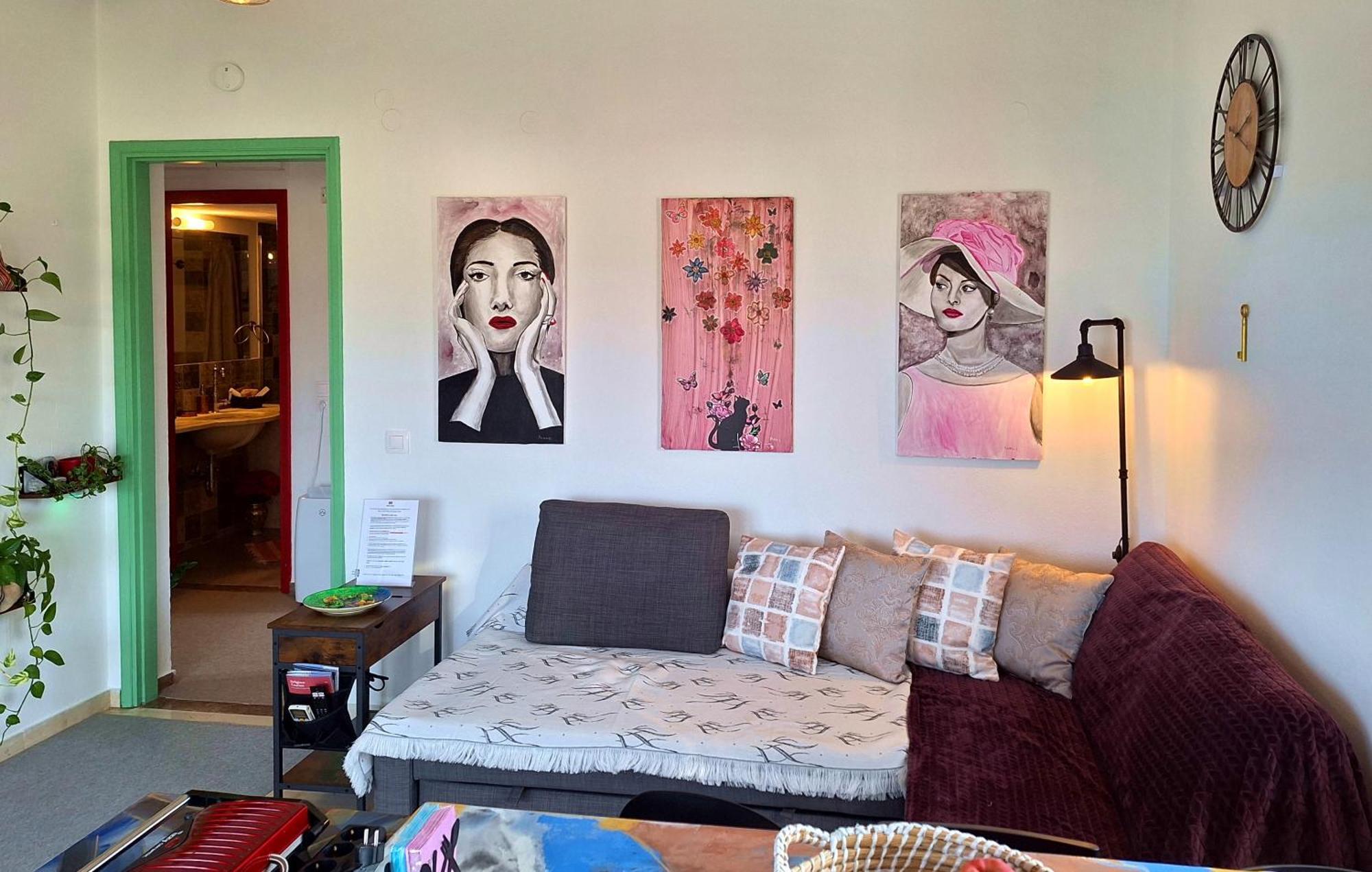 Apartment Allas, Guest Art *