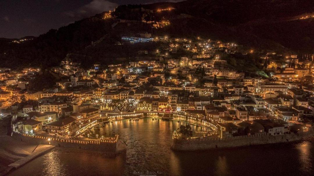 In Port ιι Nafpaktos