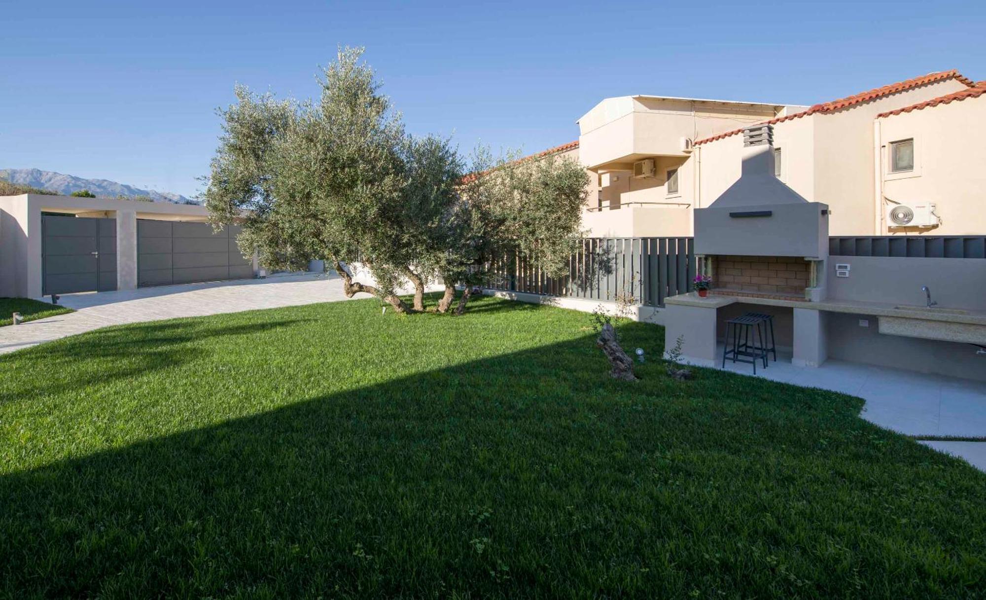 Royal Bird Private Villa Kalyves