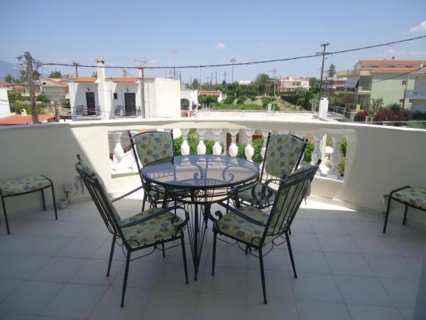 Seaside & Pool Apartment Kato Assos