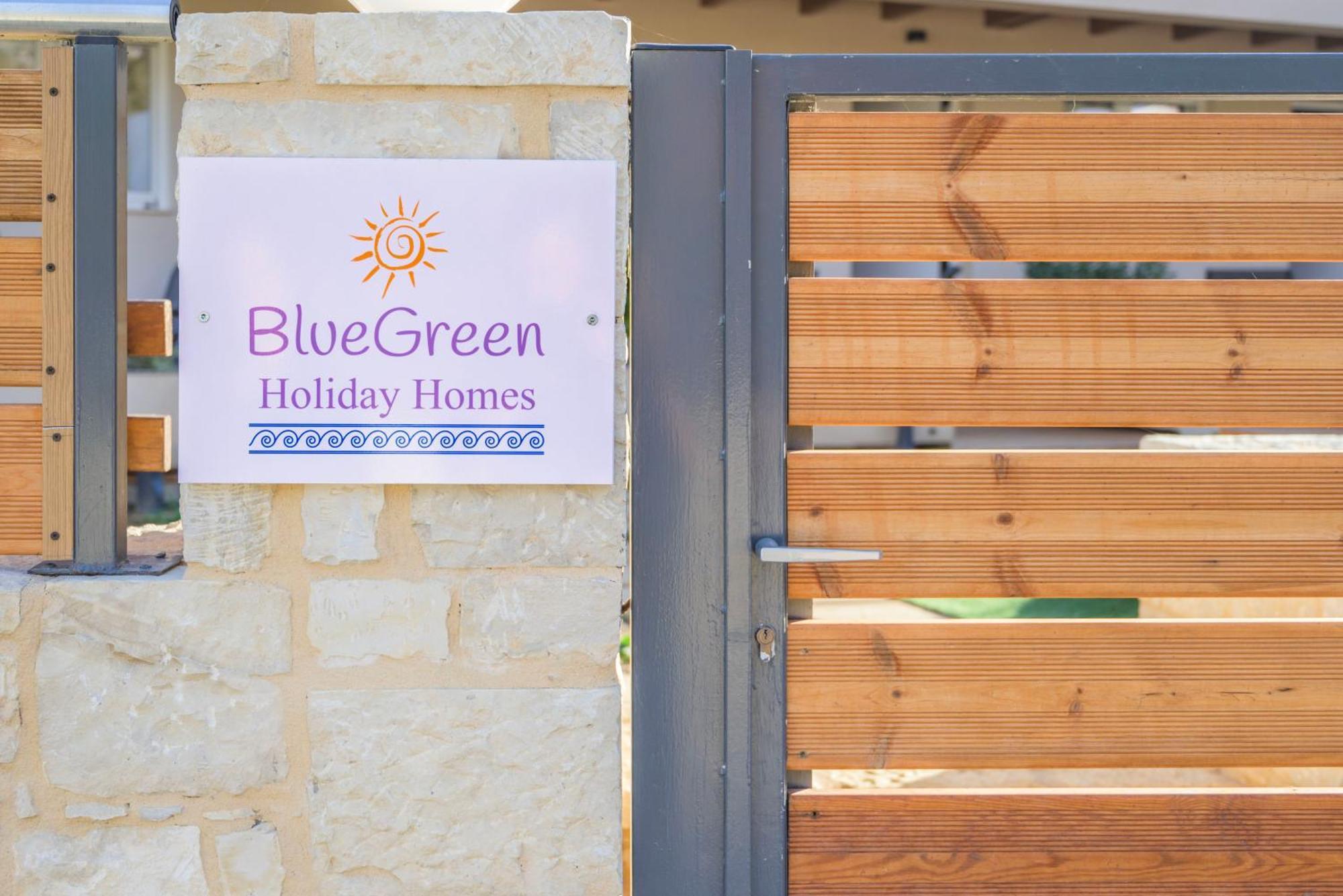 Homes Bluegreen - Beachfront, Pool, Garden And Bbq - Near Heraklion Holiday home