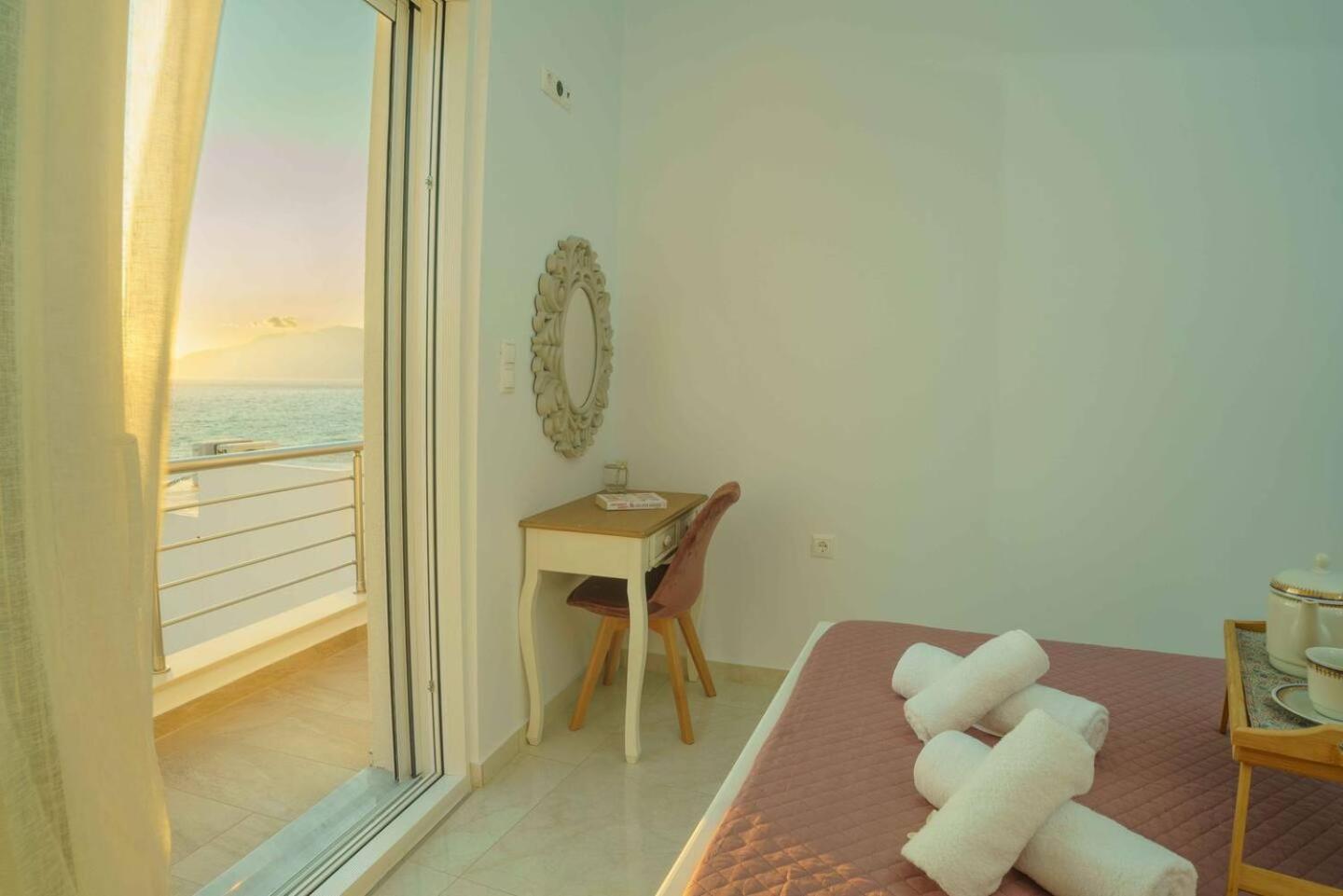 Cocoscape Seaside Suite, With Sea View Apartment Kalamaki (Heraklion)