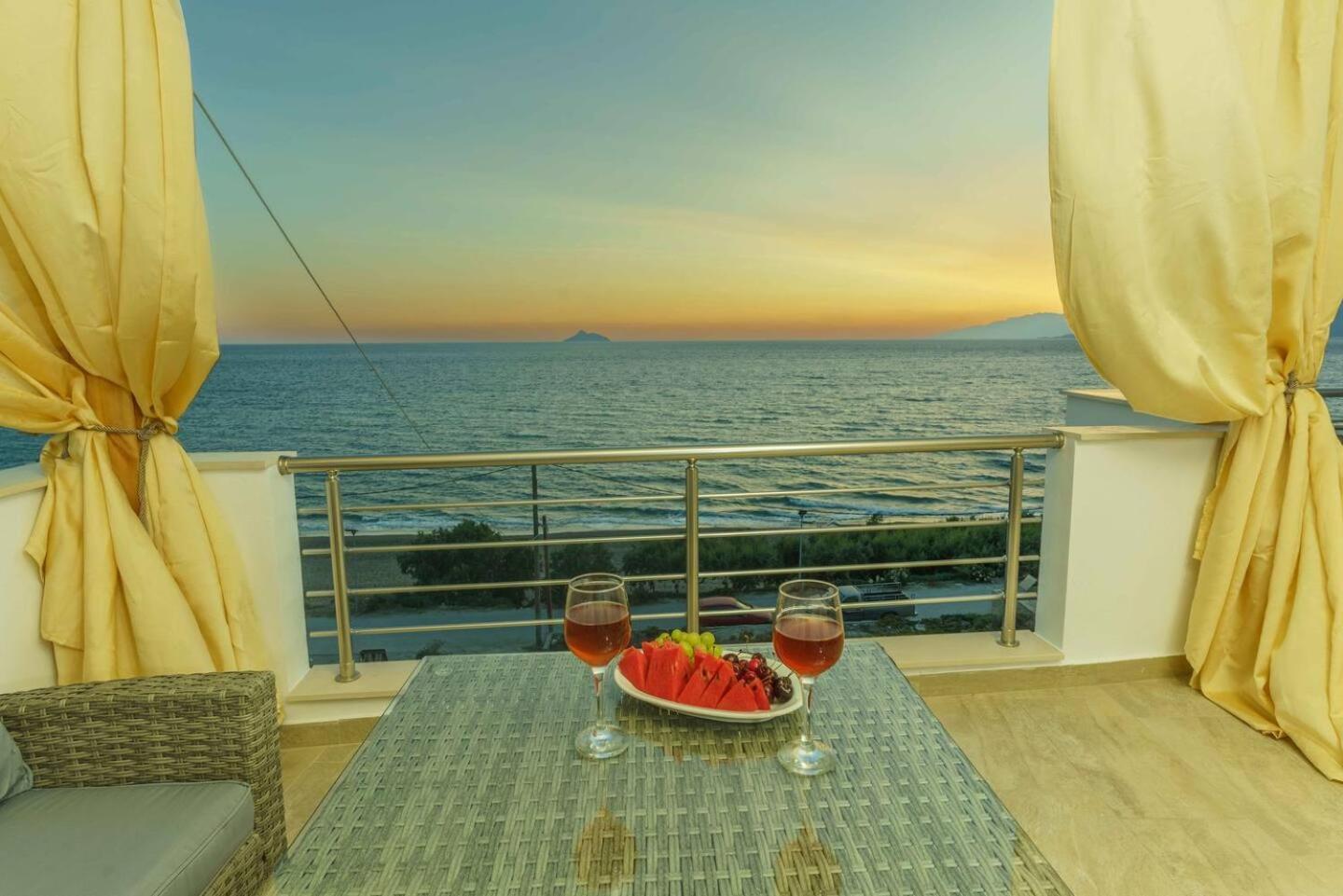 Cocoscape Seaside Suite, With Sea View Apartment Kalamaki (Heraklion)