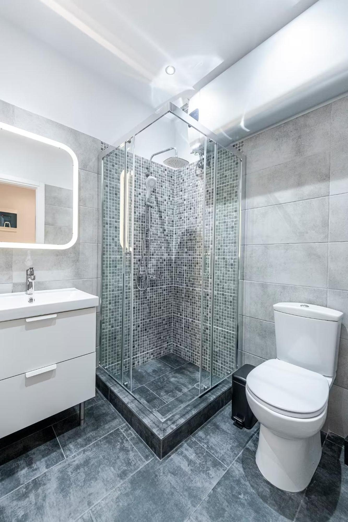 Apartment Central-opulent And Luxurious Suites-balcony & Views Acropolis Hills
