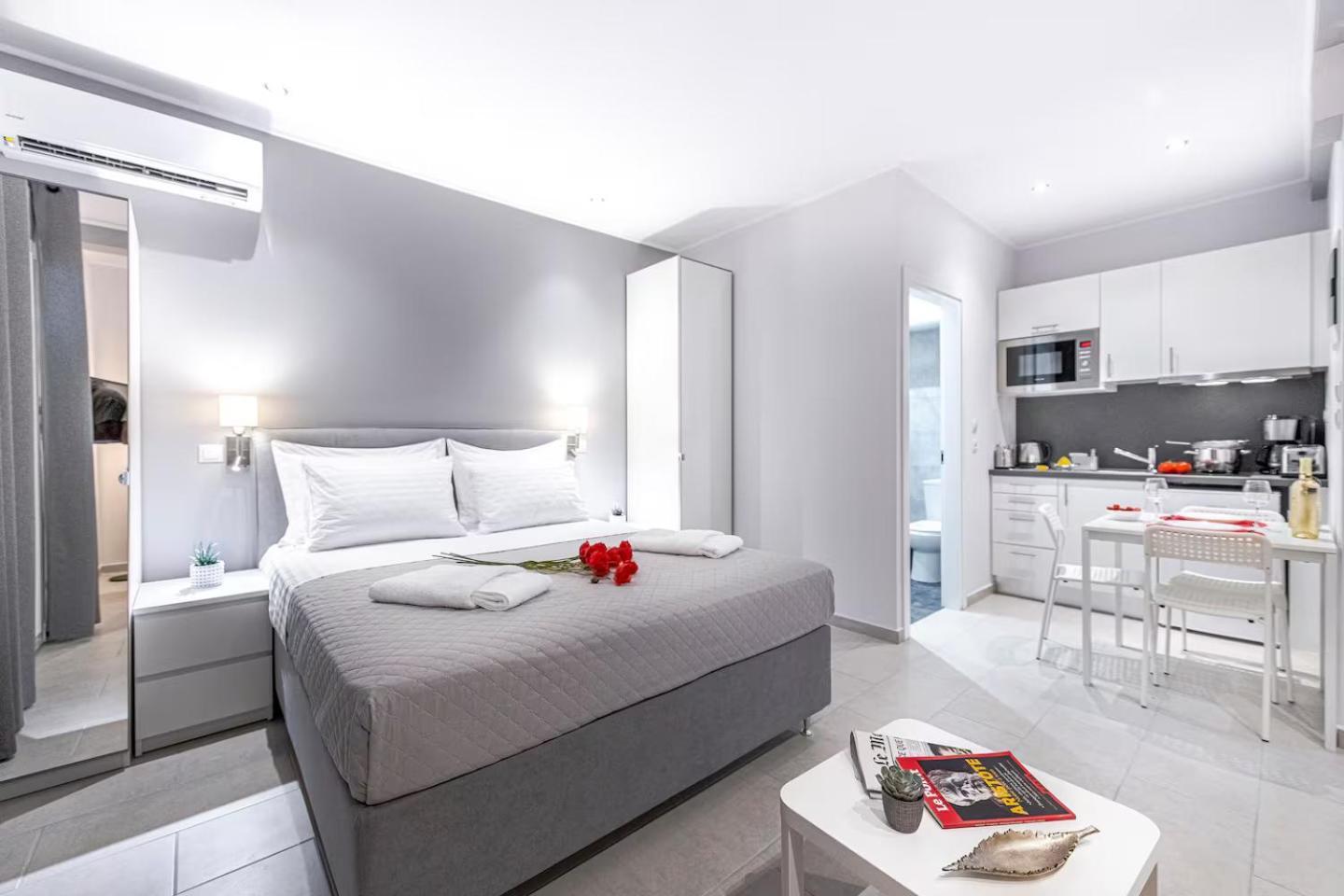Central-opulent And Luxurious Suites-balcony & Views Acropolis Hills Apartment