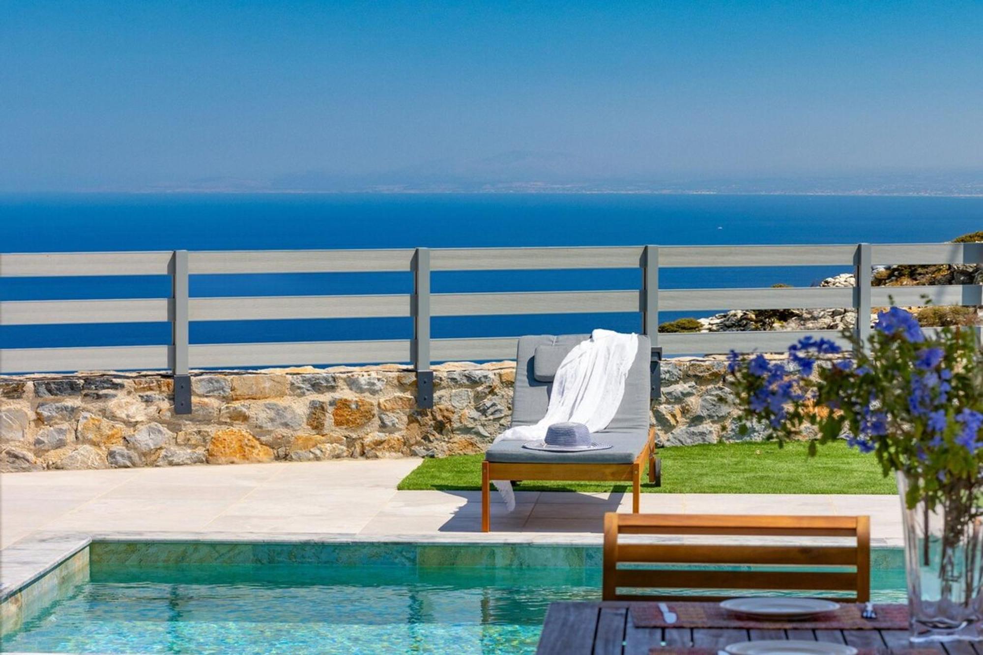 Gianna's Panoramic Seaview Twin With Private Pools *