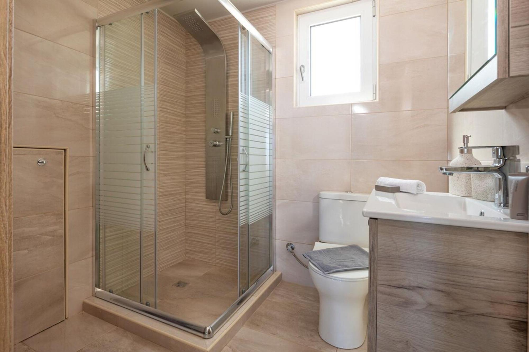 Gianna's Panoramic Seaview Twin With Private Pools *