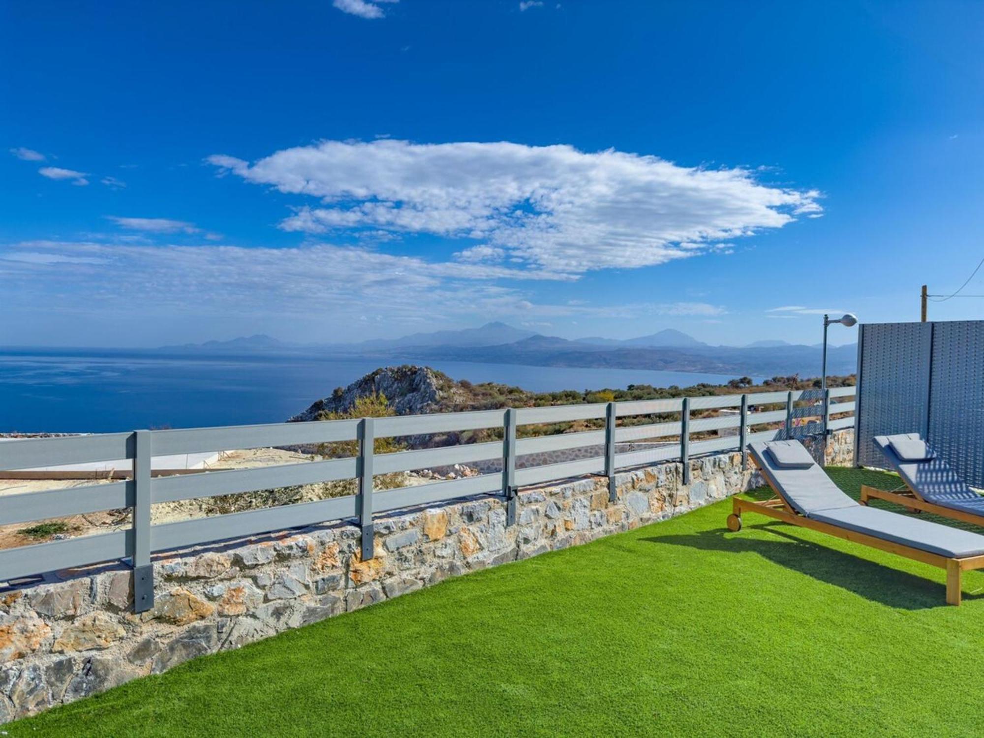 Gianna's Panoramic Seaview Twin With Private Pools