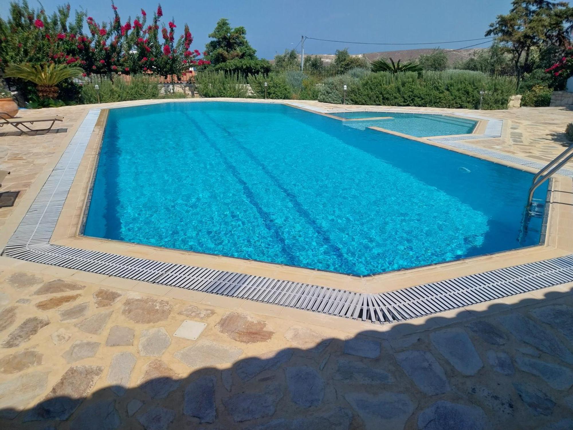 Villa The Three Graces Karteros