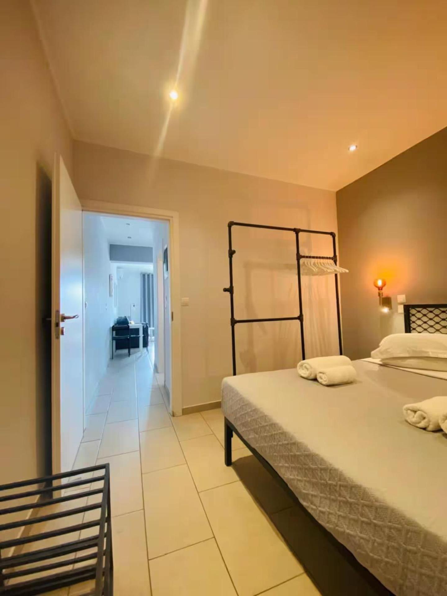 Apartment Central-opulent And Luxurious Suites-balcony & Views Acropolis Hills