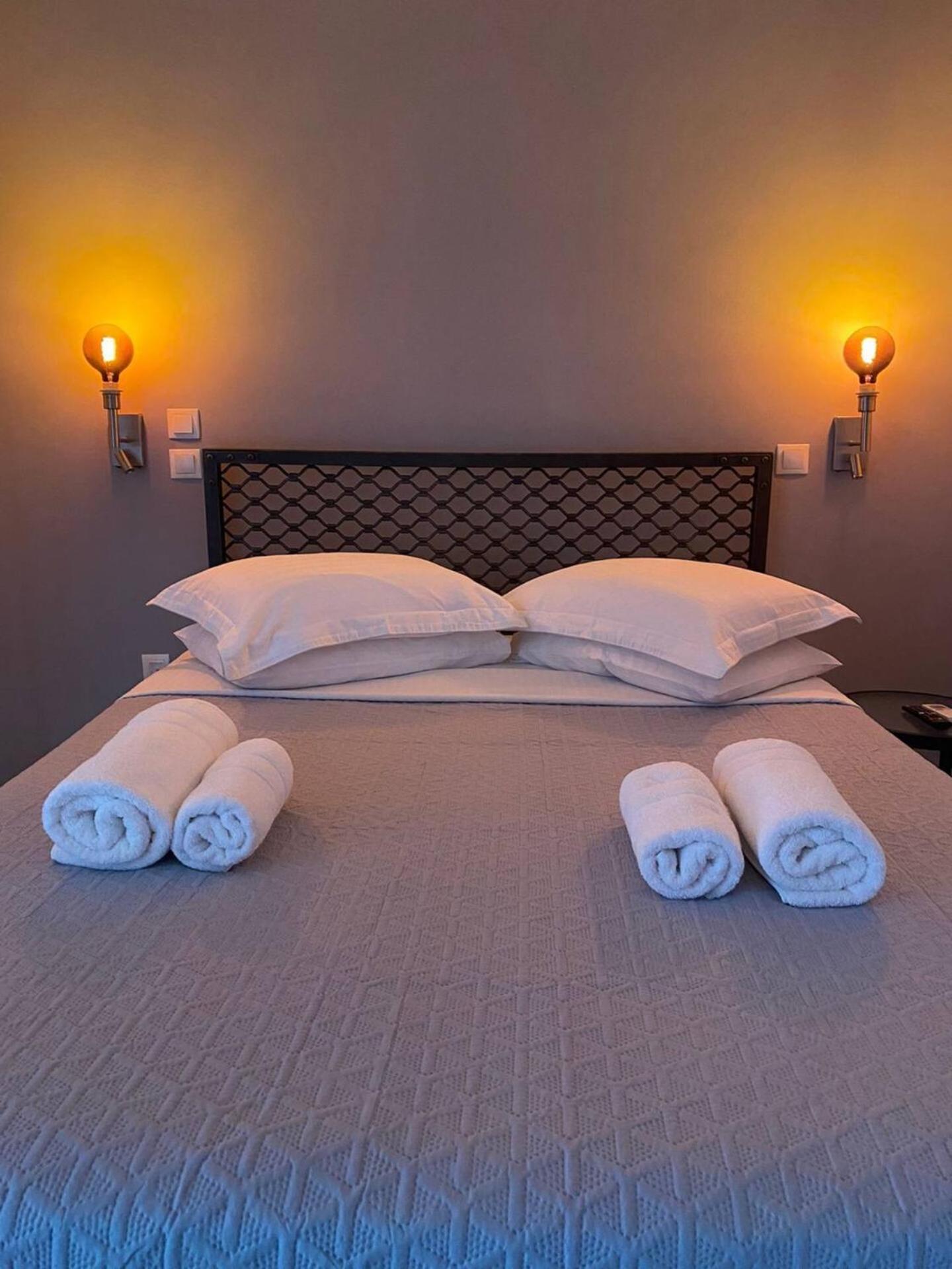 Apartment Central-opulent And Luxurious Suites-balcony & Views Acropolis Hills