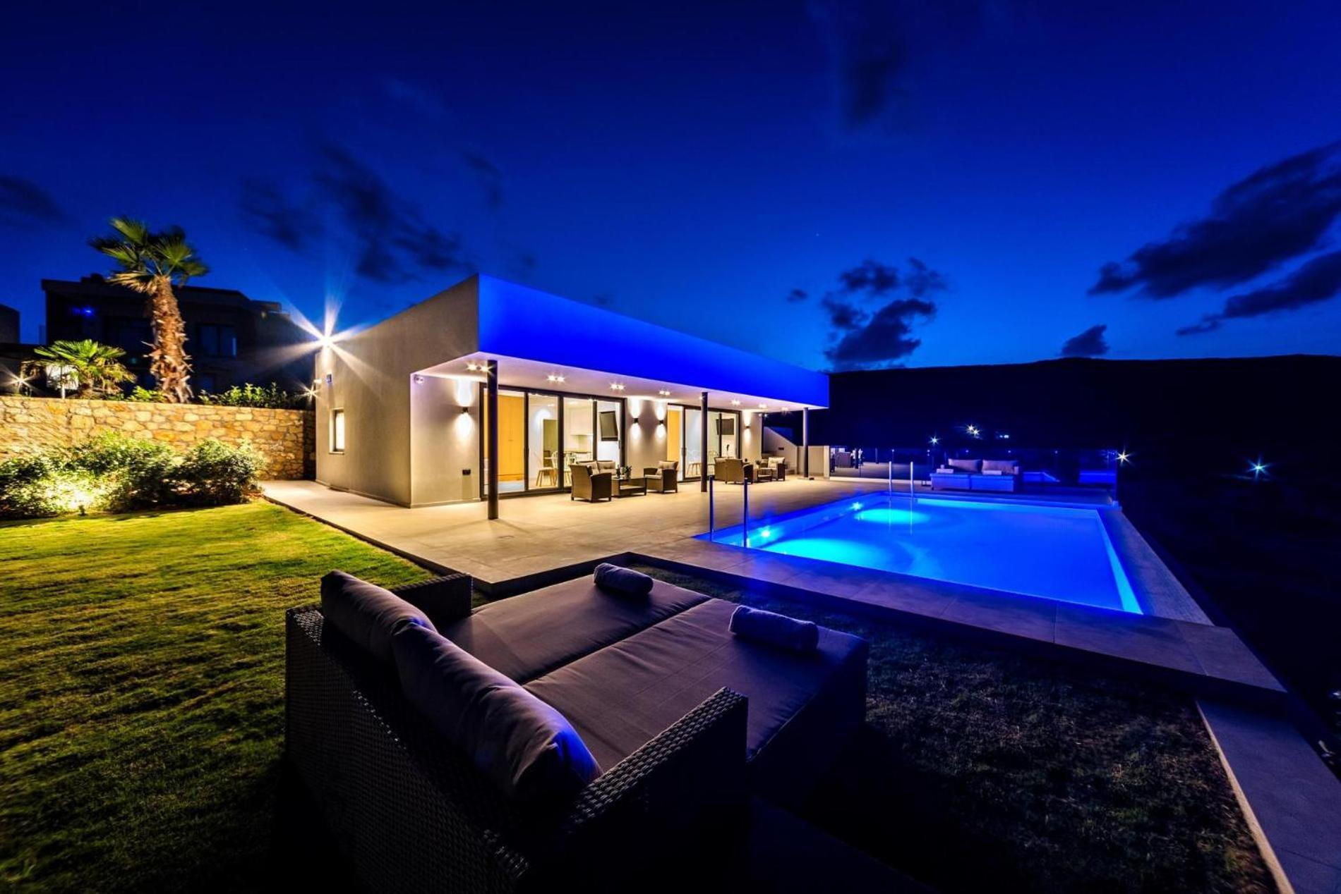 Villa Kamelia With Pool Gournes Gouvon