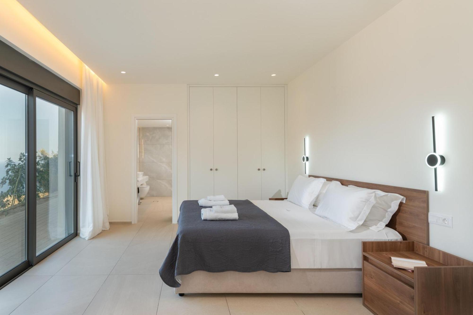 Luxury Villa Palaiokastro (Crete)