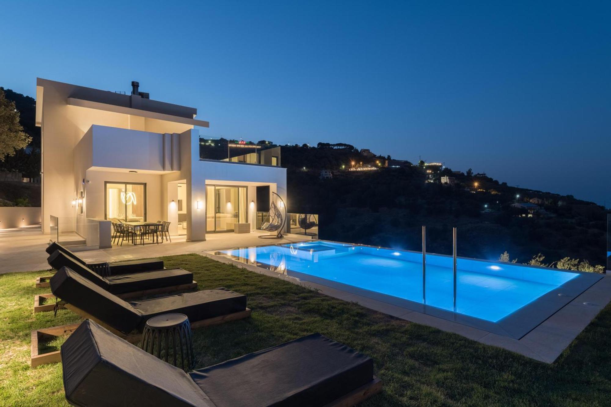 Luxury Villa *