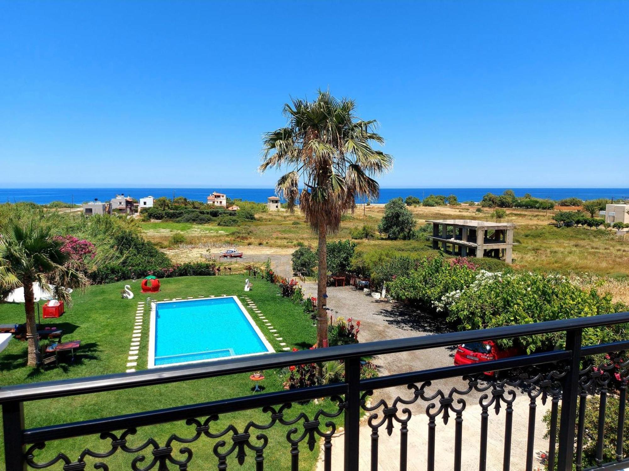 Apartment Socrate's Apartment's With Share Pool Kamisiana