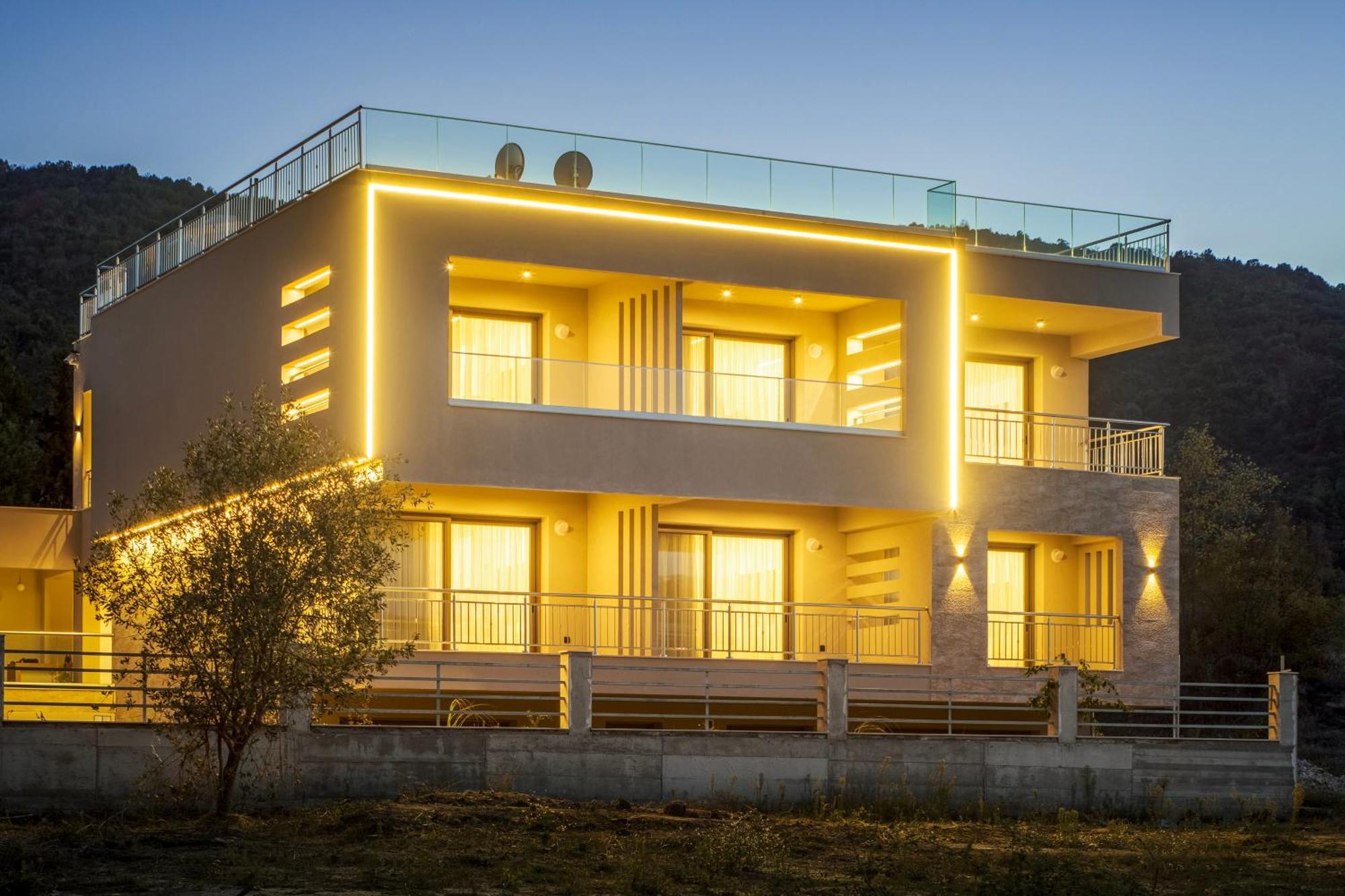 Aura Luxury - Seaside Getaways Olympiada