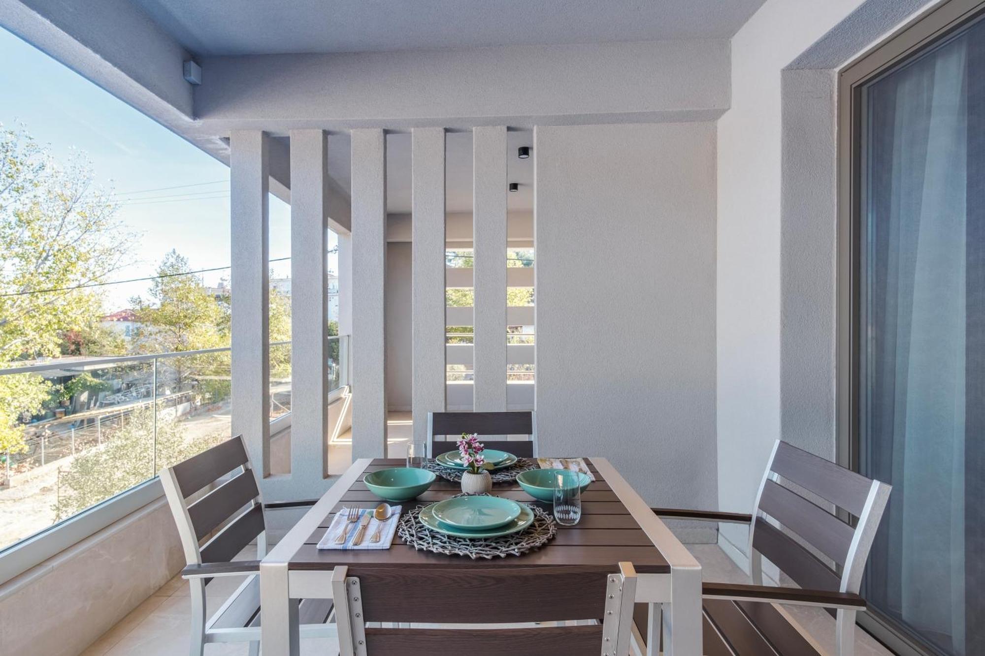 Aura Luxury - Seaside Getaways Aparthotel *