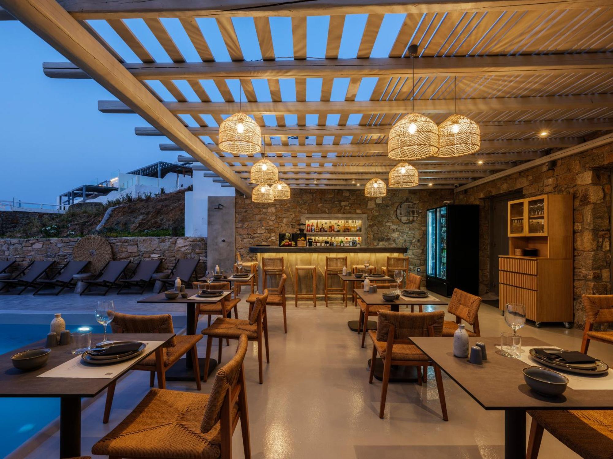 Aparthotel Mykonian & Mykonos Town