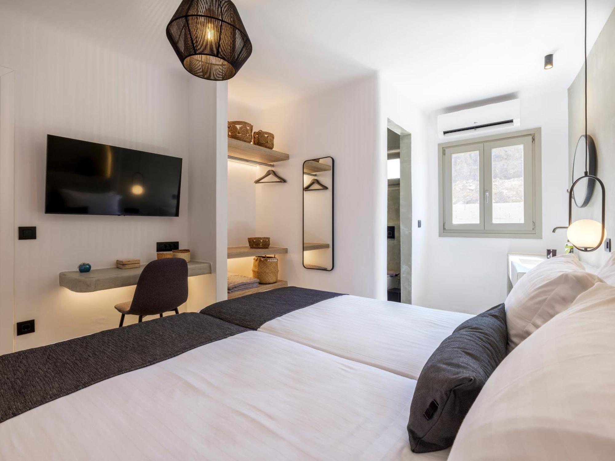 Aparthotel Mykonian & Mykonos Town