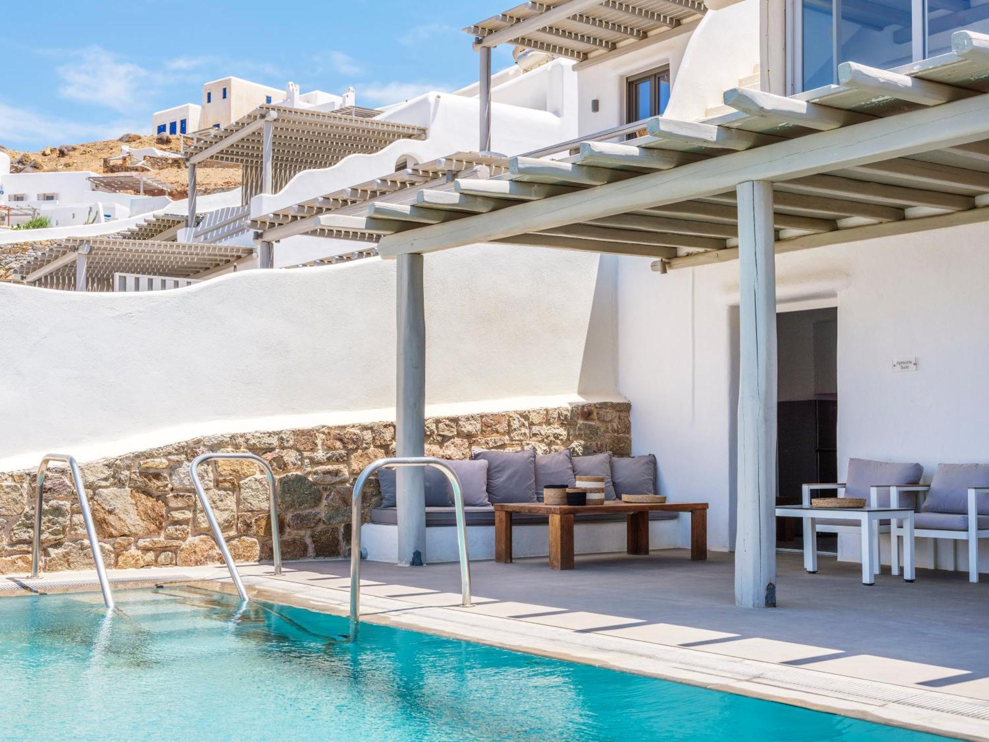 Aparthotel Mykonian & Mykonos Town