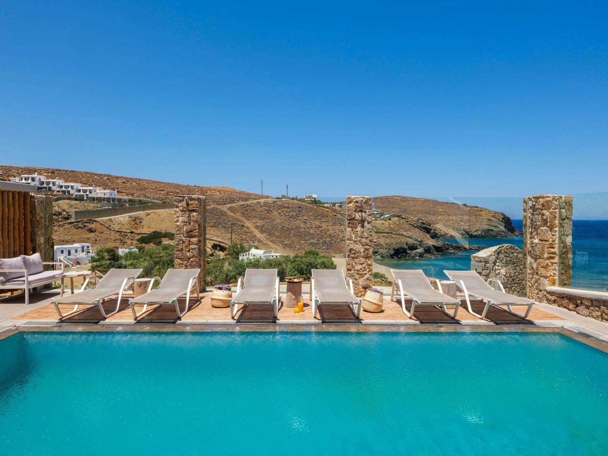 Aparthotel Mykonian & Mykonos Town