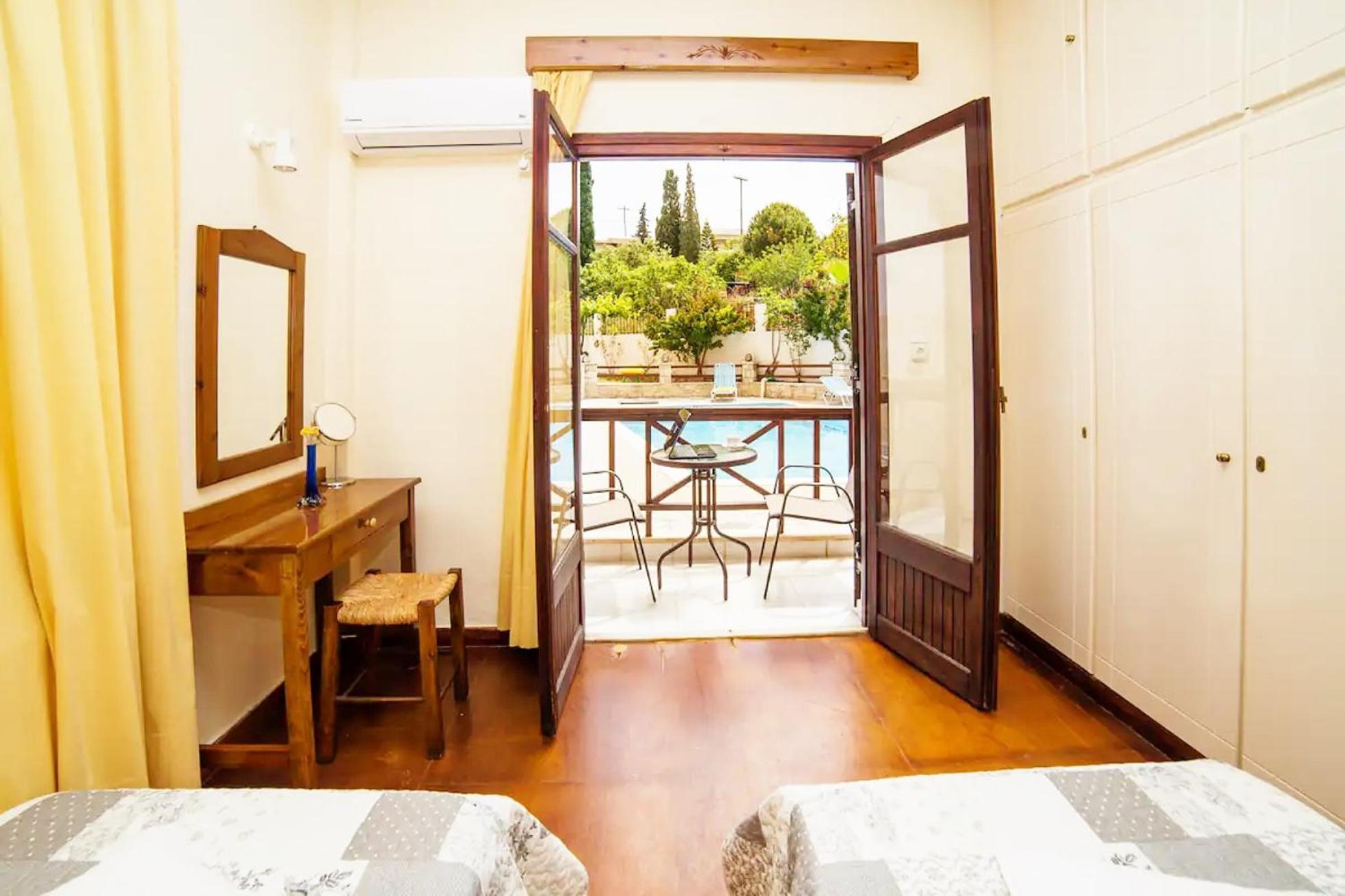 Roussospiti House With Swimming Pool Aparthotel *