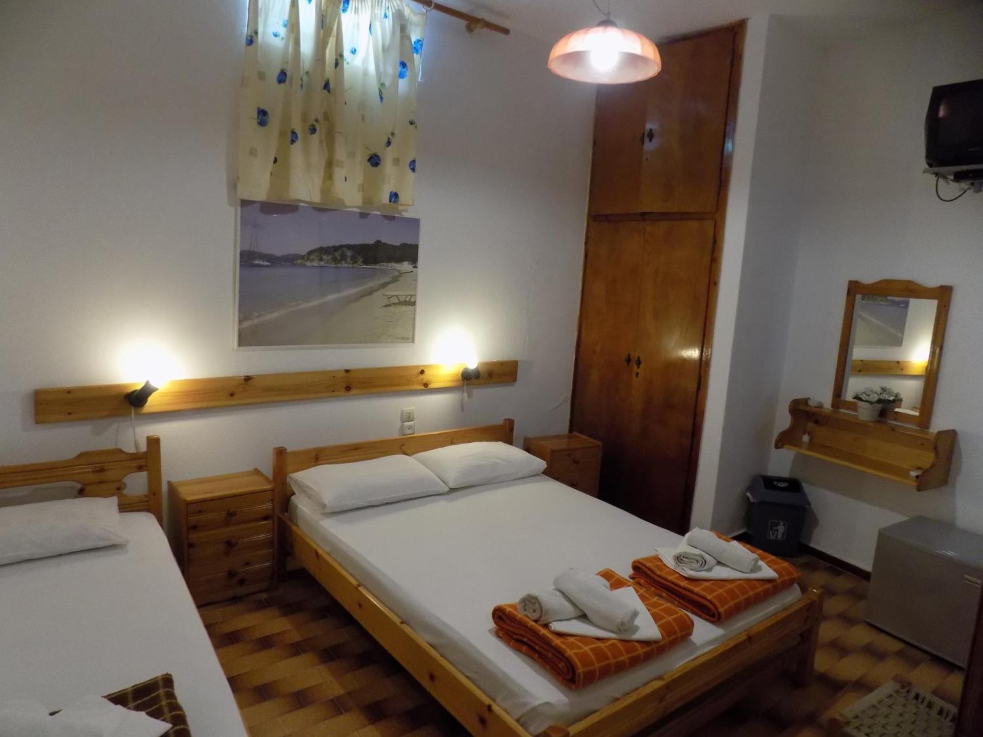 Pensionmargaritakotroniskiathos Skiathos Town