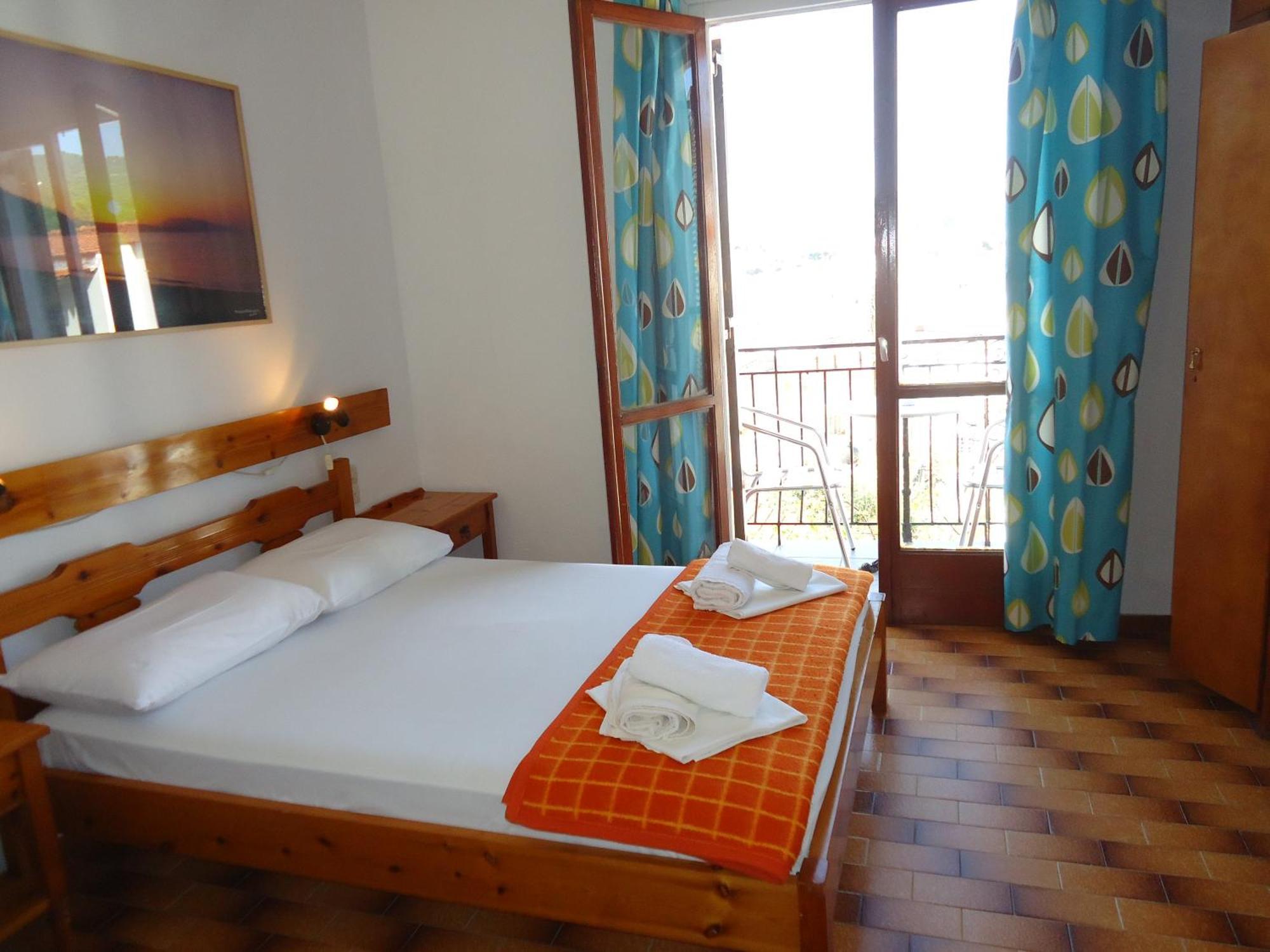 Pensionmargaritakotroniskiathos Bed & Breakfast *