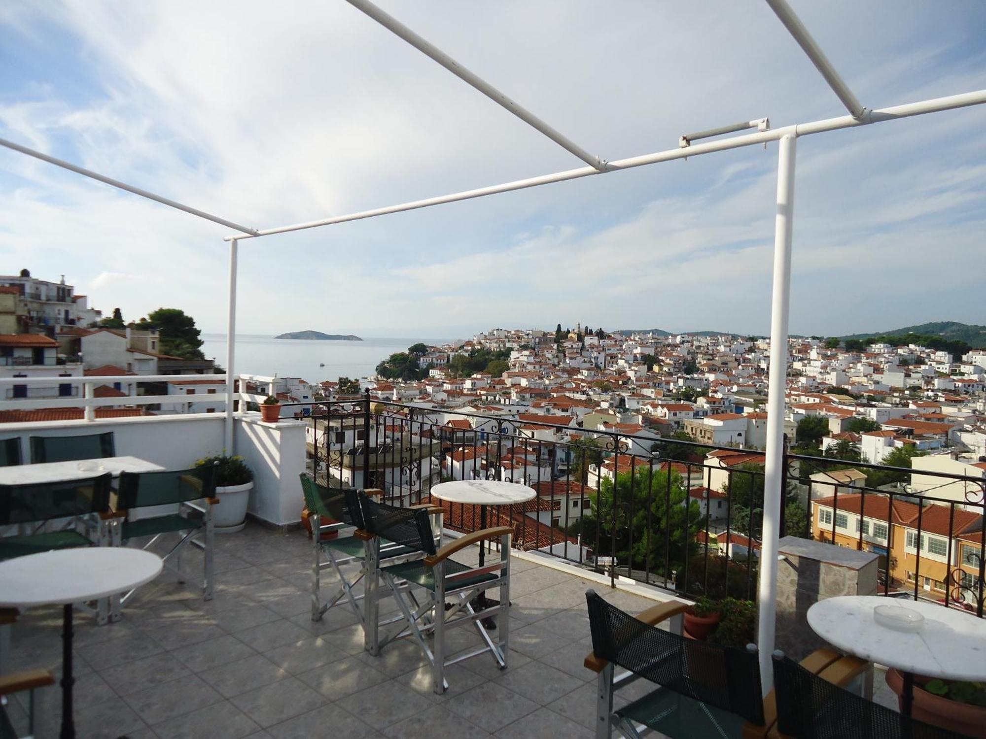 Pensionmargaritakotroniskiathos Bed & Breakfast