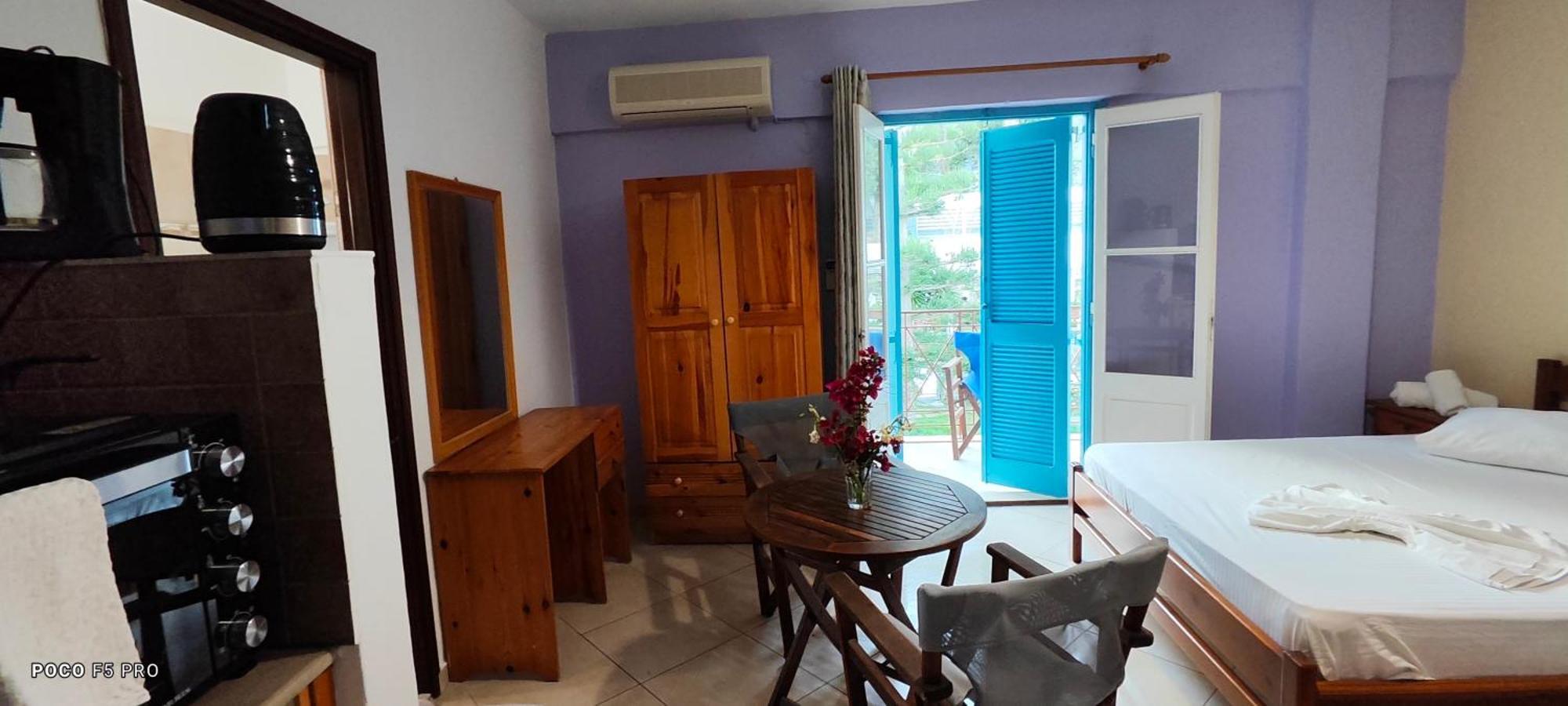 By Climbing House Aparthotel Panormos (Kalymnos)