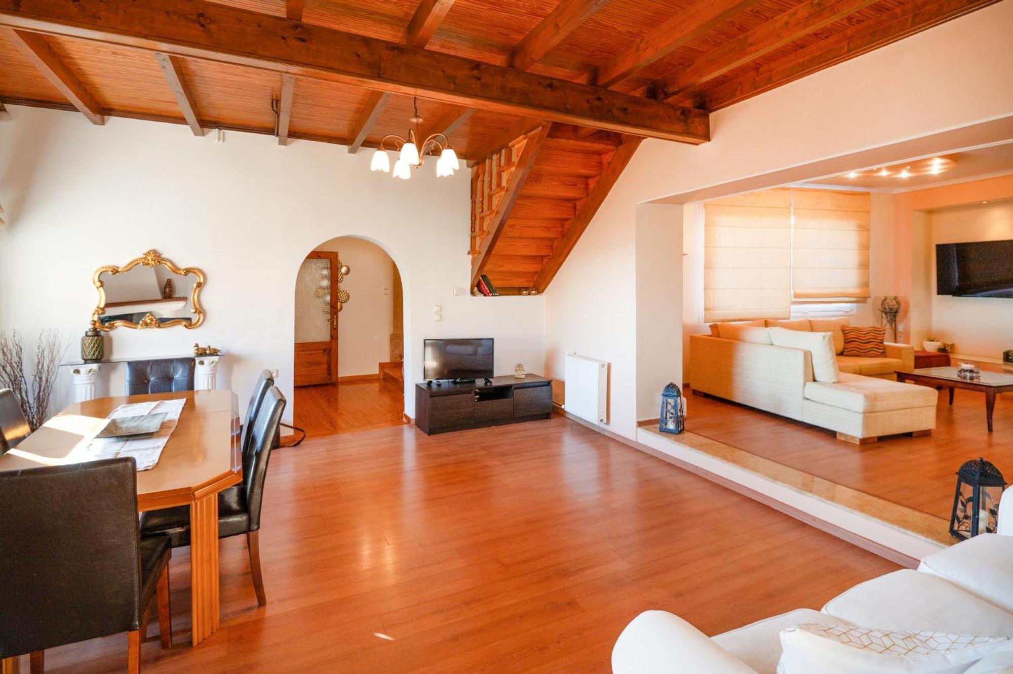 Loris Villa Lakones